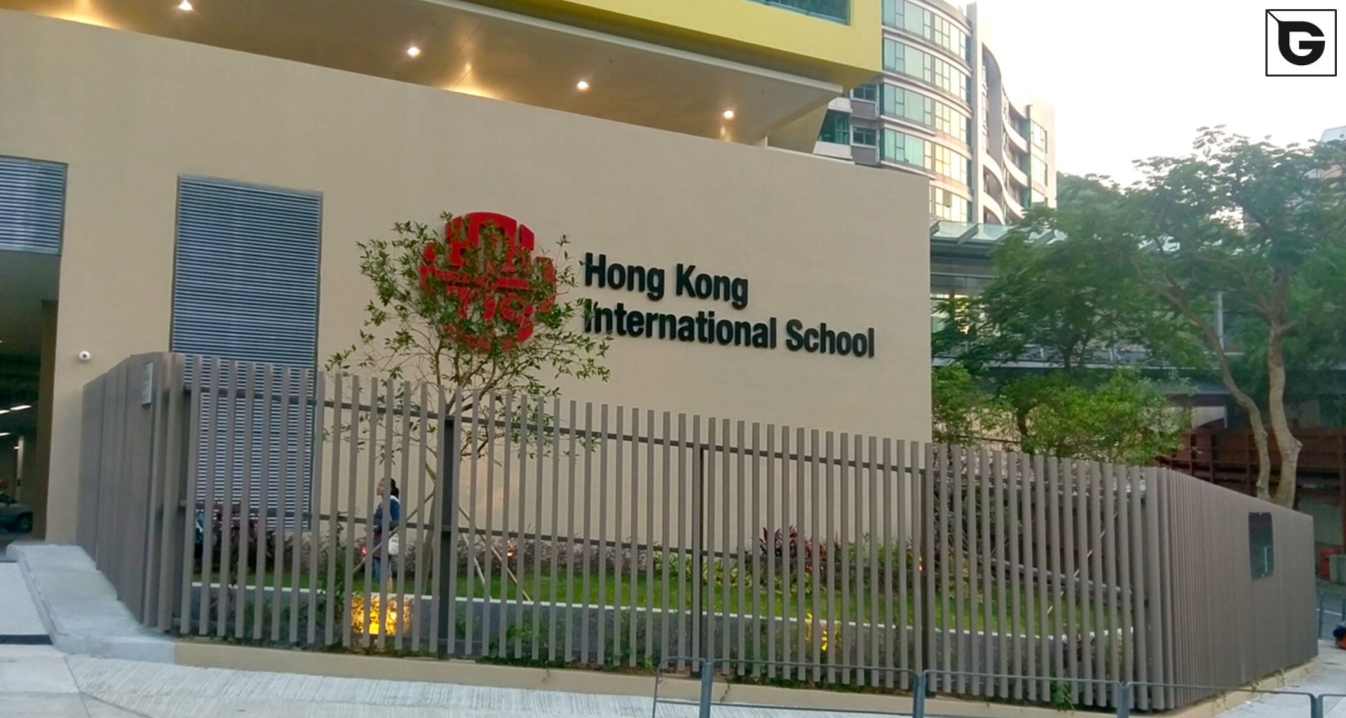 Institutionelle Einrichtungen_Zäune, Mauer, Portal_Gebogene Profilen