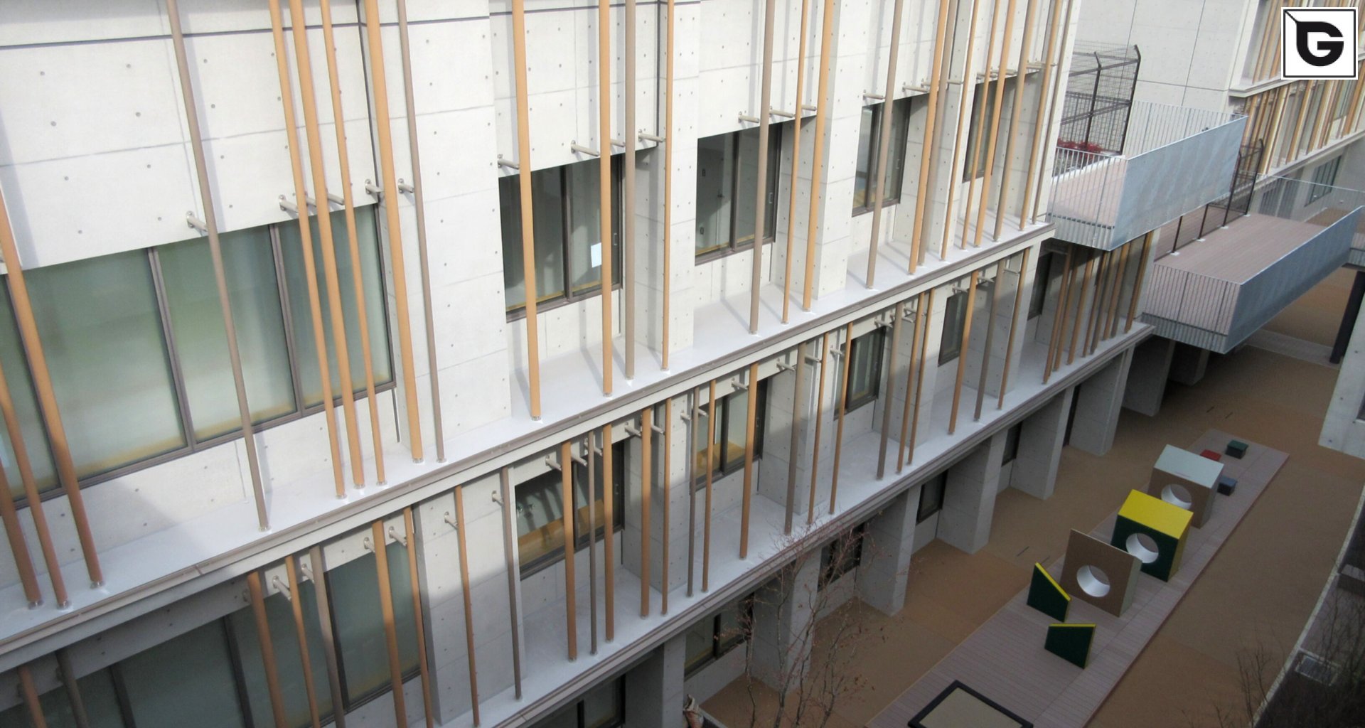 Institutionelle Einrichtungen_Vertical Sonnenschutz, jalousien_Gebogene Profilen