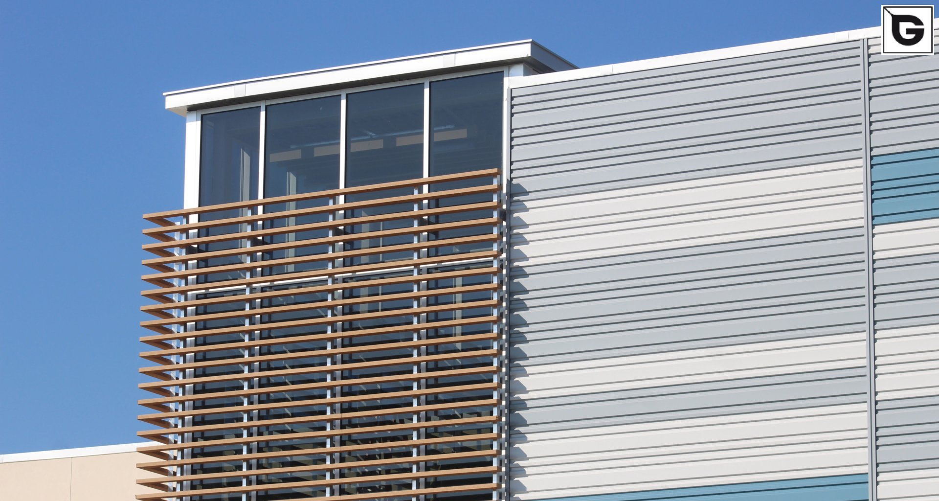 Institutionelle Einrichtungen_Horizontal Sonnenschutz, jalousien_Gebogene Profilen