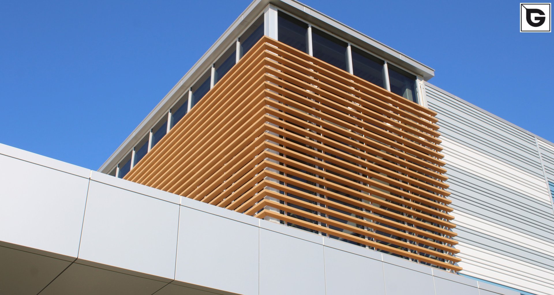 Institutionelle Einrichtungen_Horizontal Sonnenschutz, jalousien_Gebogene Profilen