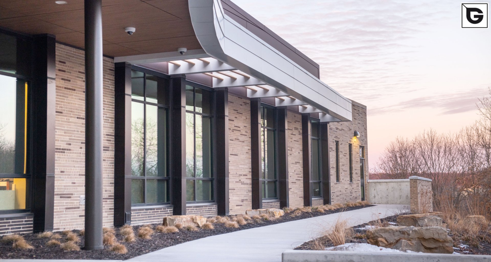 Institutionelle Einrichtungen_Pergola, Dachüberstand, Dach_Gebogene Profilen