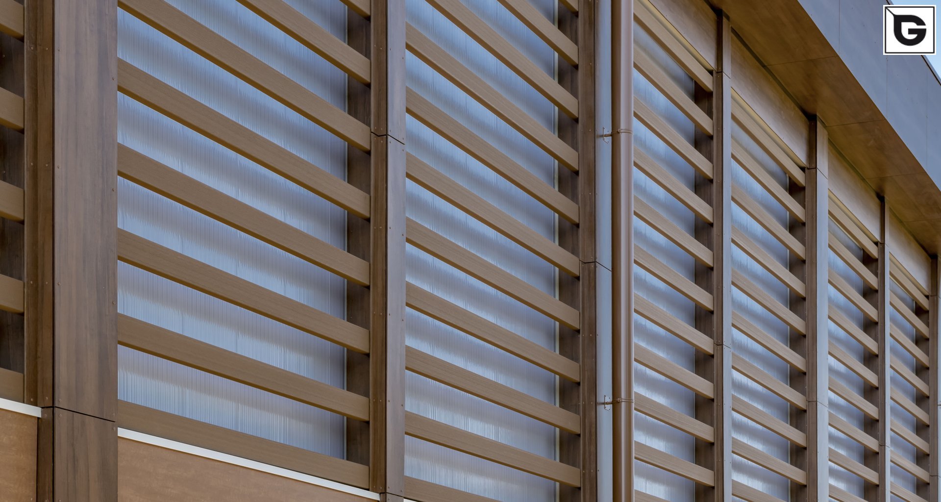 Institutionelle Einrichtungen_Offene Fassadenverkleidung - horiz._Krankenhaus, Arztpraxis