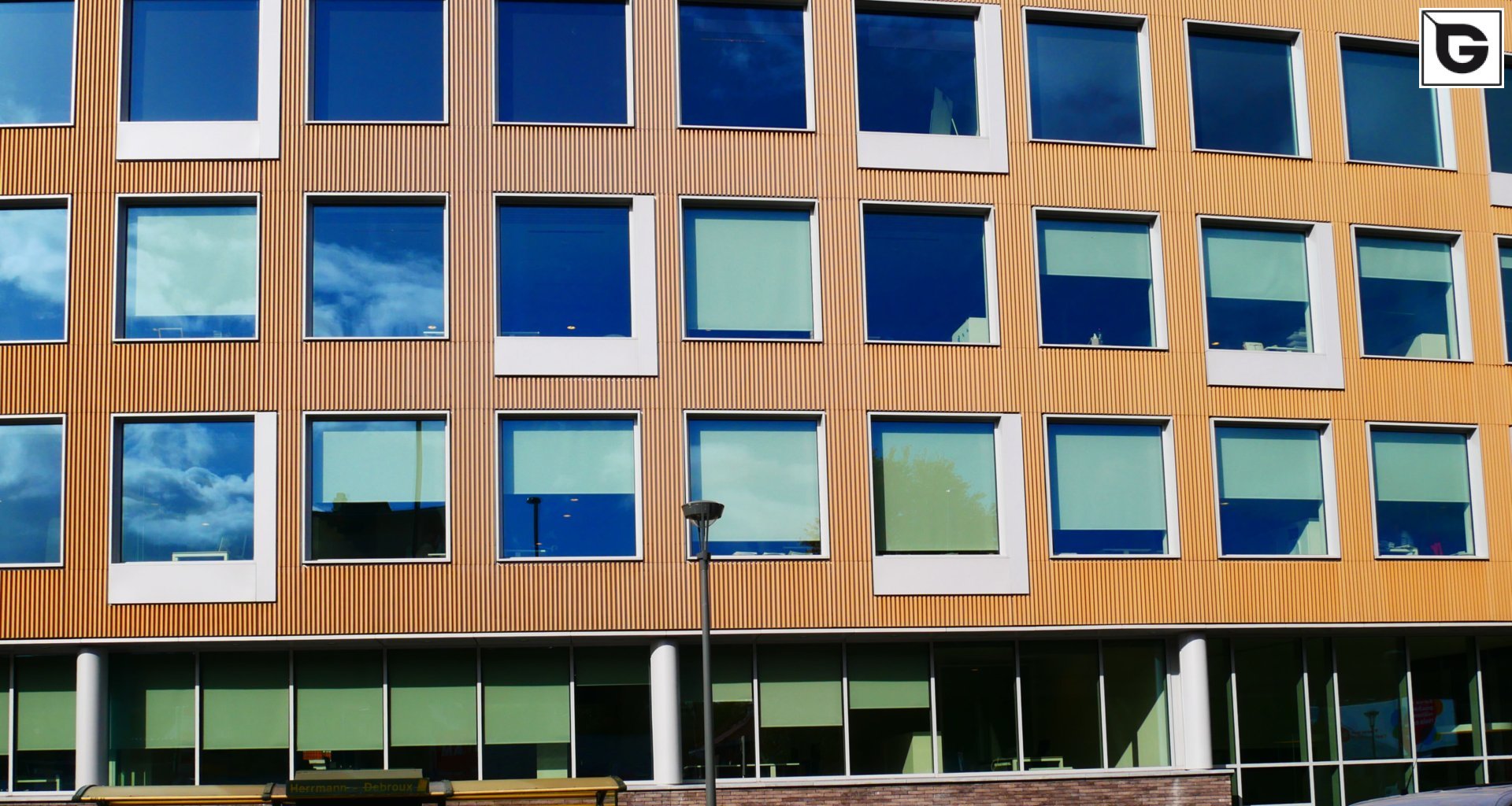 Kaufmännische Gebäude_Offene Fassadenverkleidung - verti._Finanzielle Institution