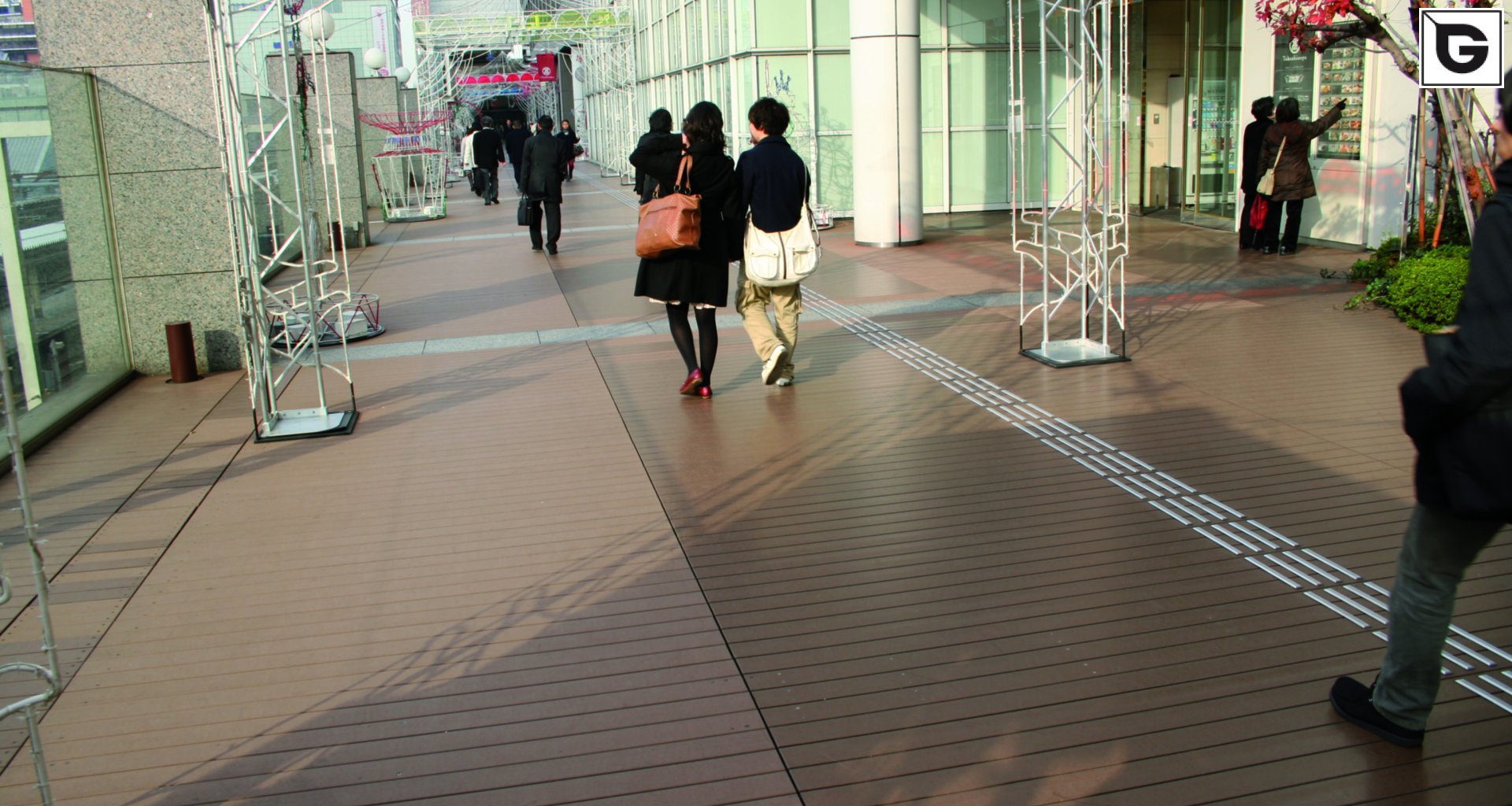 Kaufmännische Gebäude_Terrasse Gewerbliche Nutzung_Einkaufszentrum
