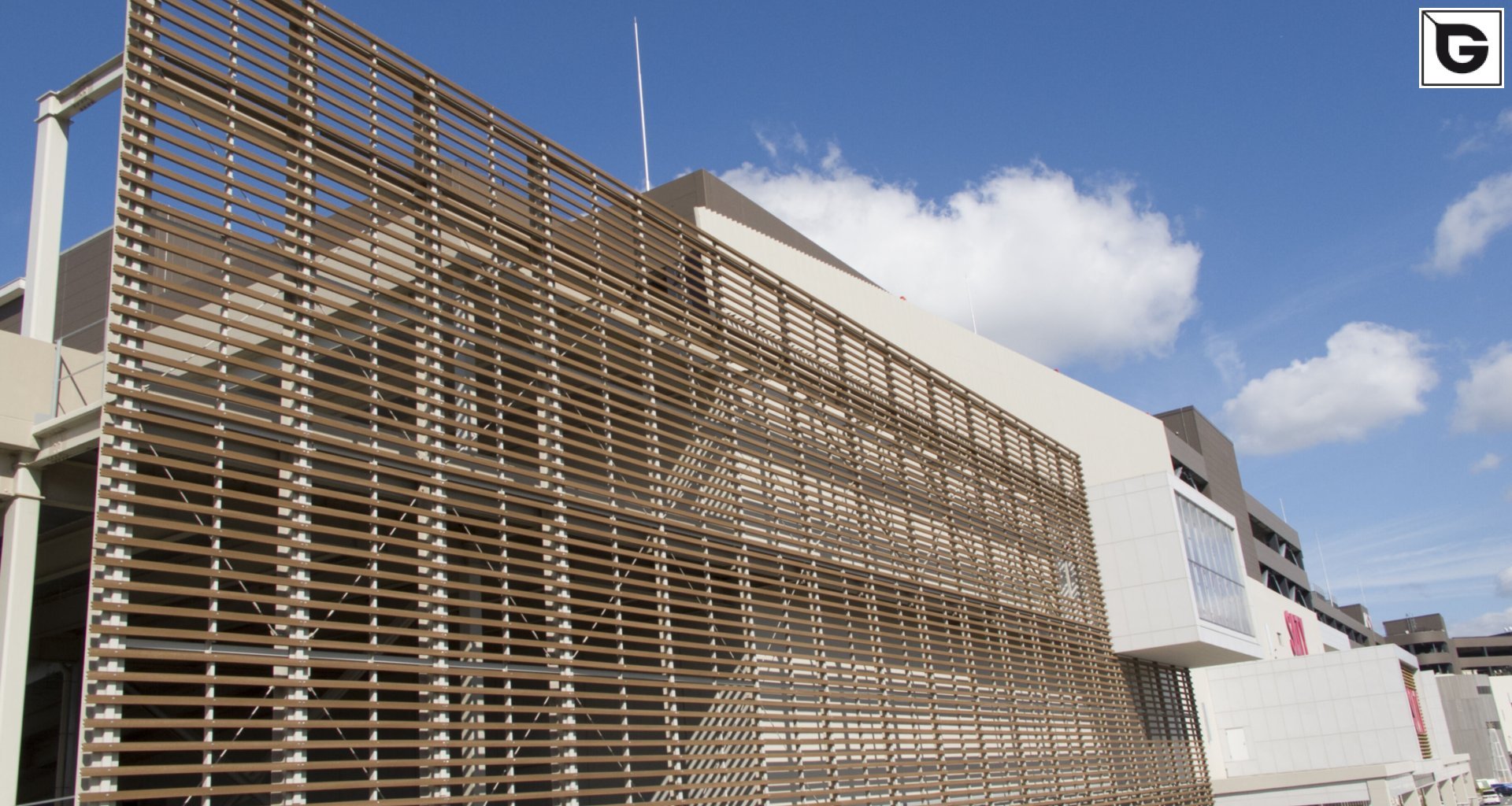 Kaufmännische Gebäude_Horizontal Sonnenschutz, jalousien_Einkaufszentrum