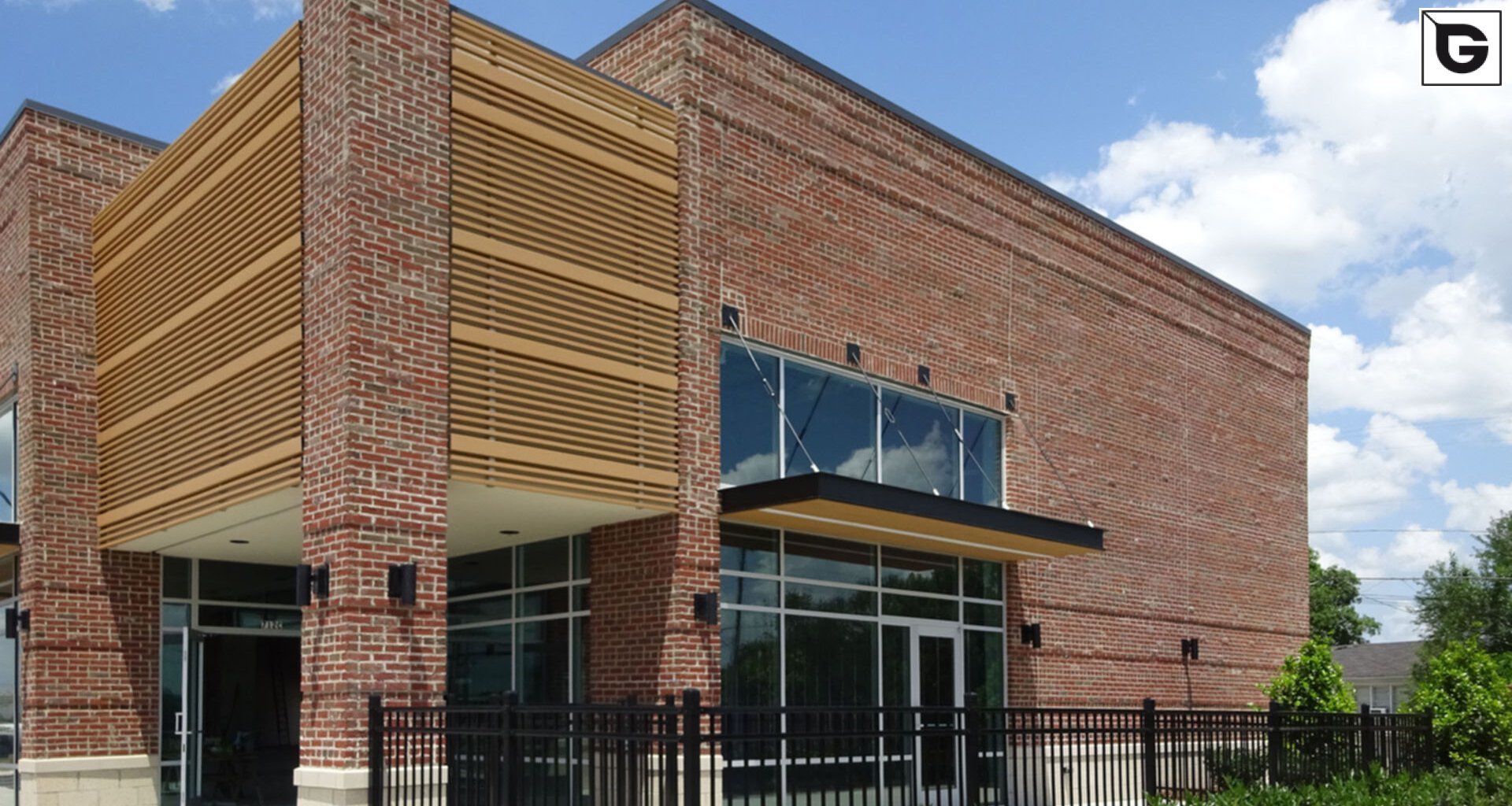 Kaufmännische Gebäude_Offene Fassadenverkleidung - horiz._Einkaufszentrum