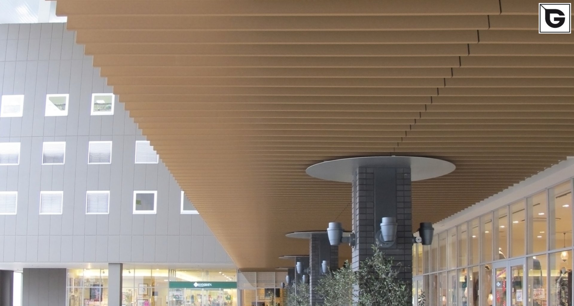 Kaufmännische Gebäude_Pergola, Dachüberstand, Dach_Einkaufszentrum