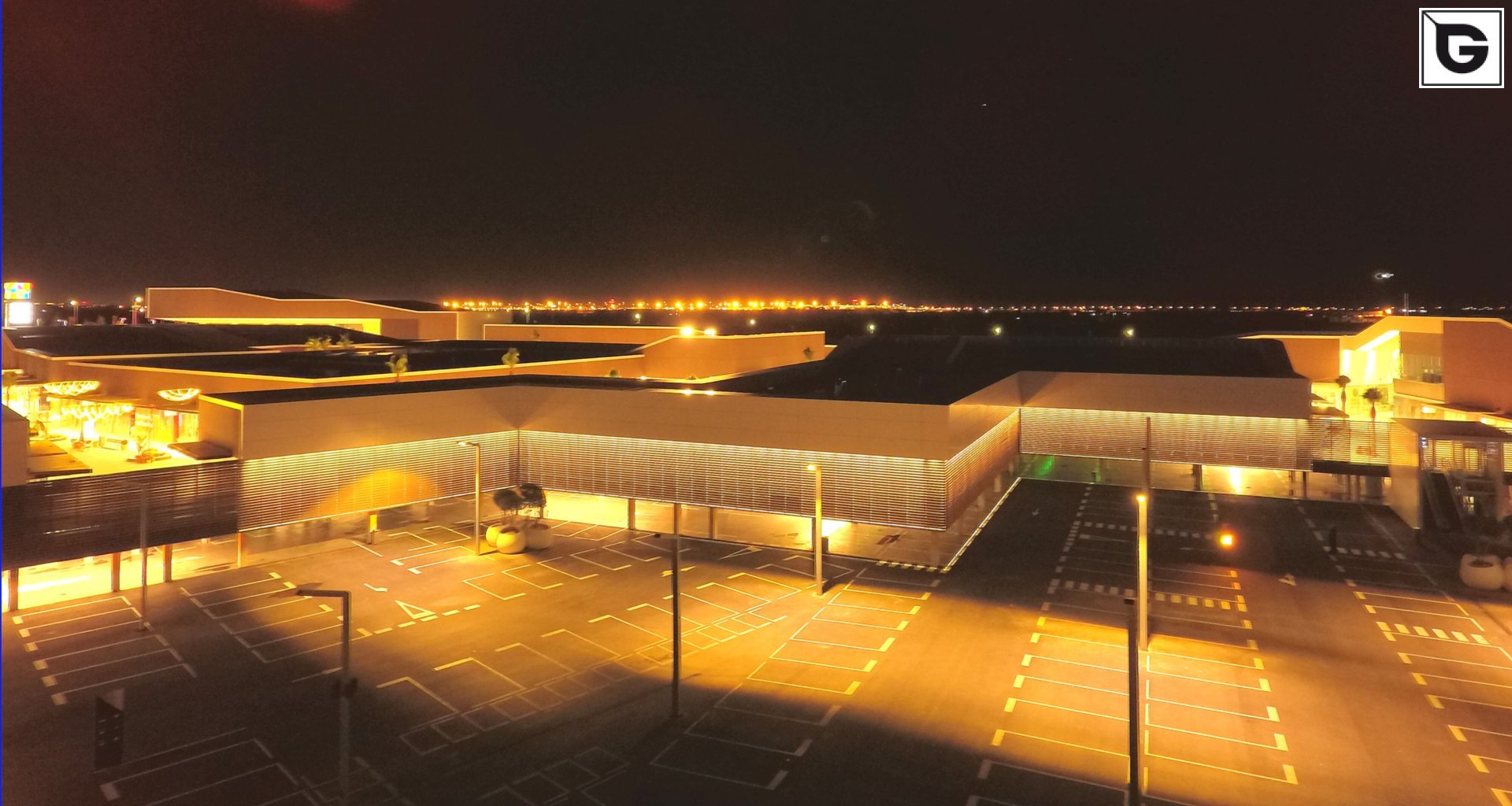 Kaufmännische Gebäude_Verti & Horiz Fassadenverkleidung _Vorzeigeprojekte - WPC holz 