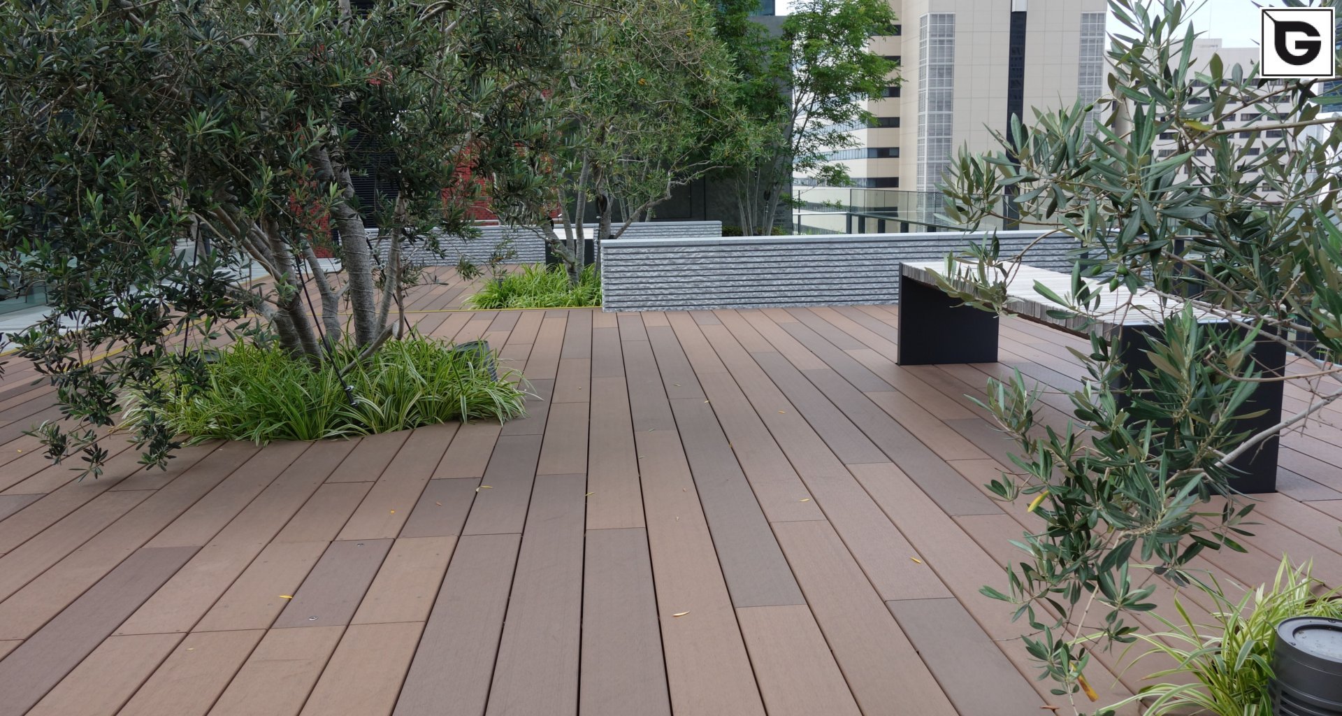 Kaufmännische Gebäude_Terrasse Gewerbliche Nutzung_Vorzeigeprojekte - WPC holz 