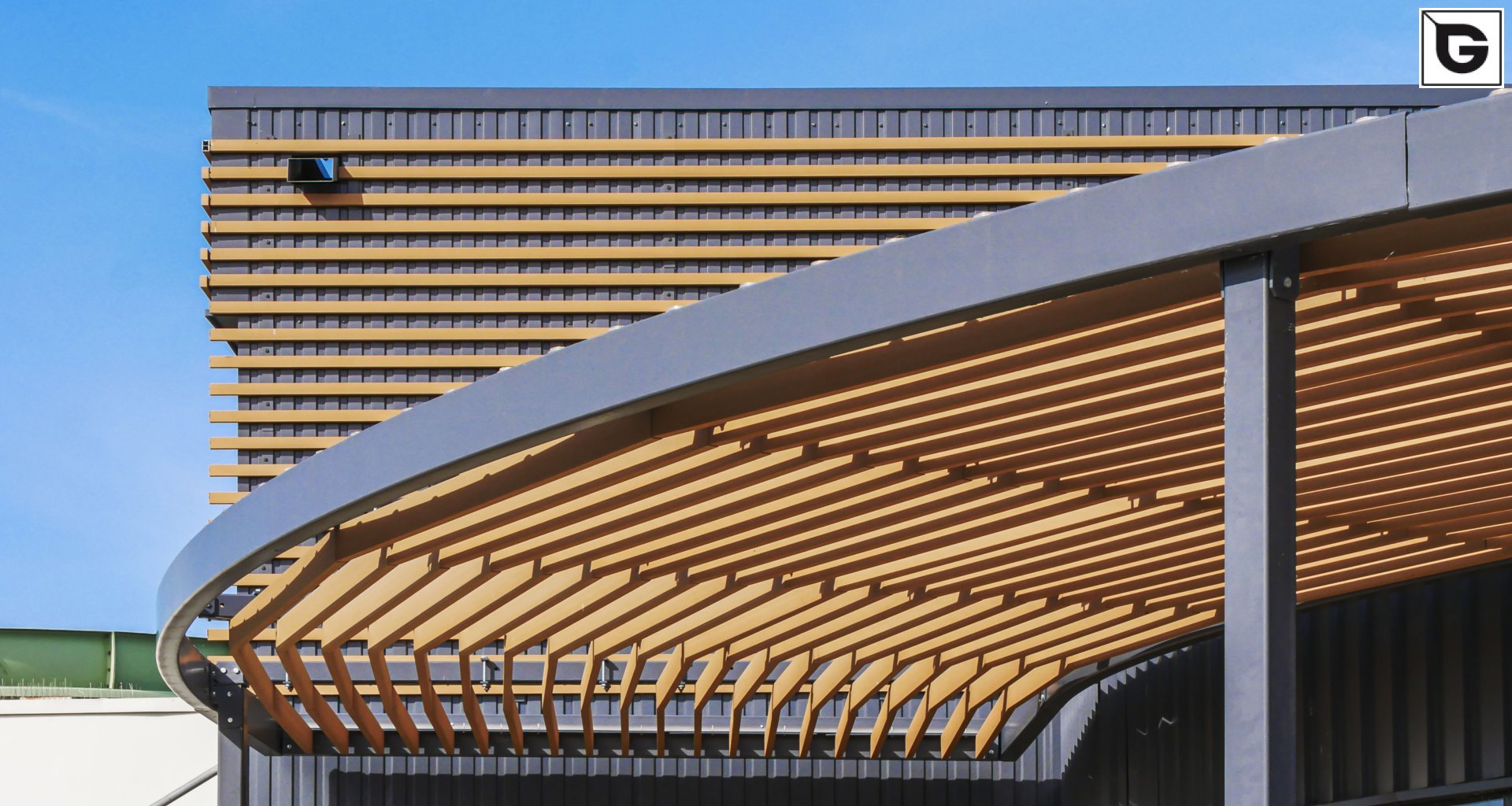 Kaufmännische Gebäude_Pergola, Dachüberstand, Dach_Einkaufszentrum