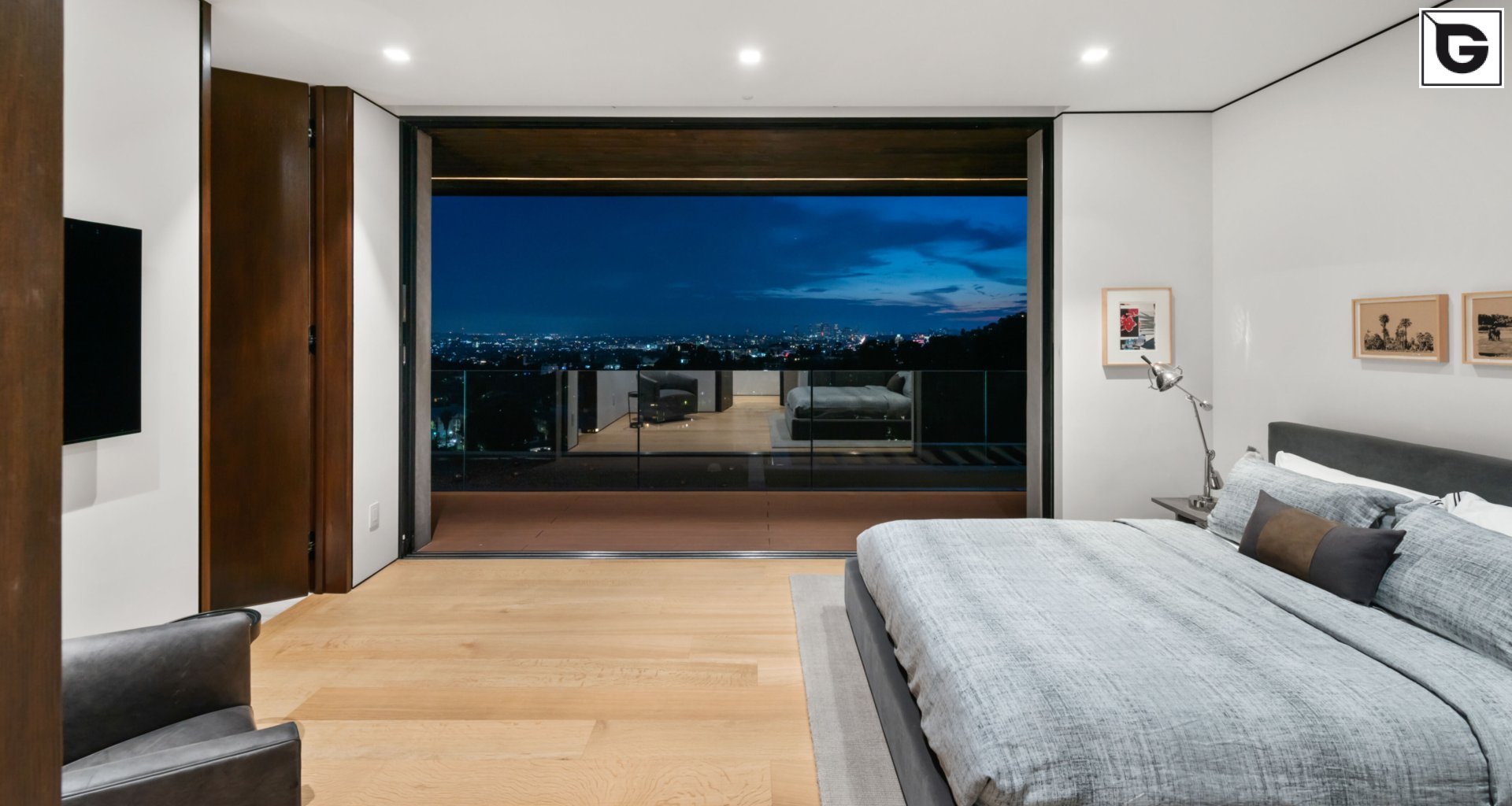 Private deck 1871 Stanley Rd, Los-Angeles