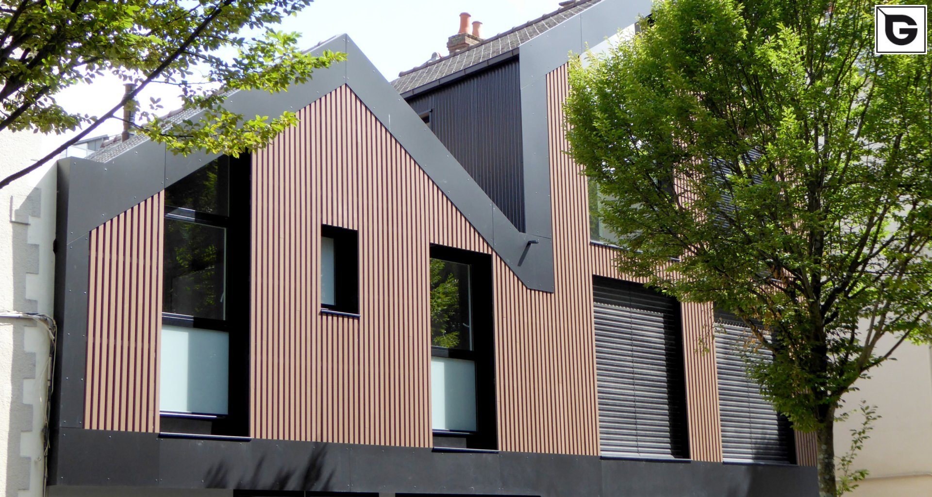 Wohngebäude_Offene Fassadenverkleidung - verti._Privatresidenz