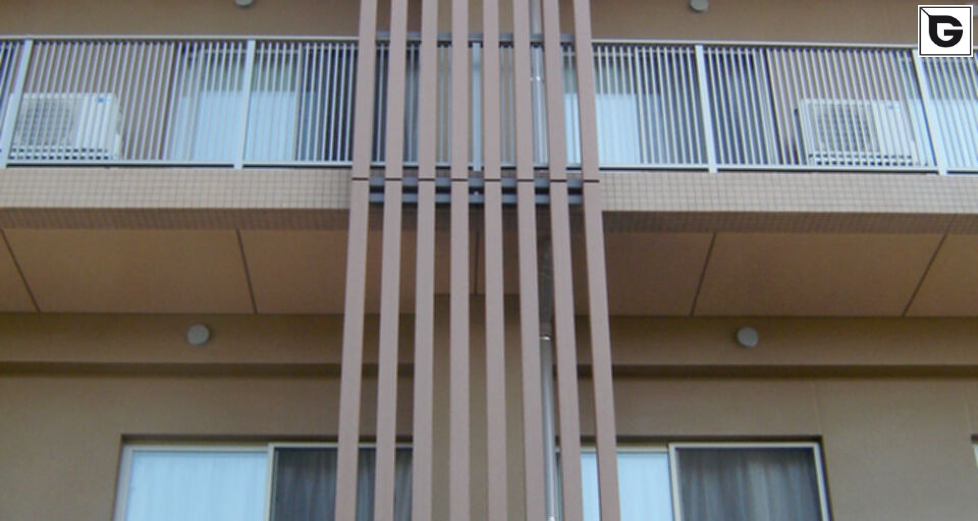 Wohngebäude_Vertical Sonnenschutz, jalousien_Krankenhaus, Arztpraxis