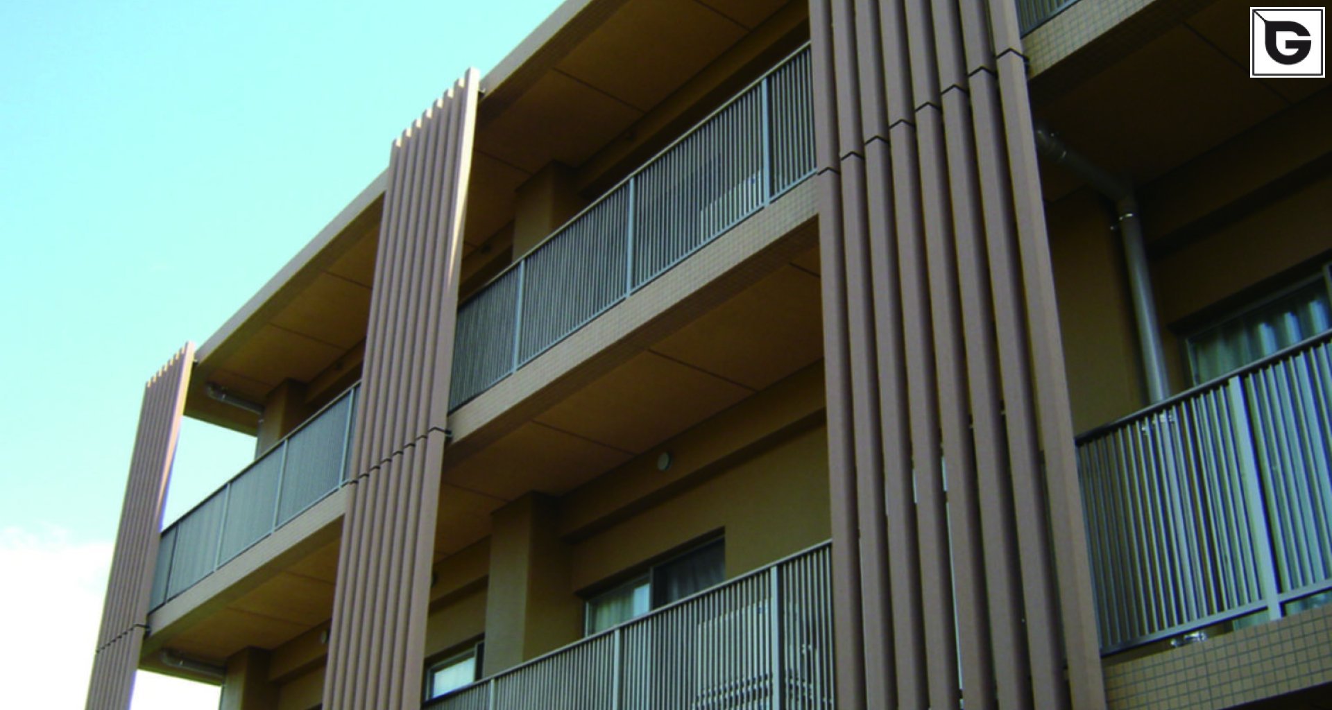 Wohngebäude_Vertical Sonnenschutz, jalousien_Krankenhaus, Arztpraxis