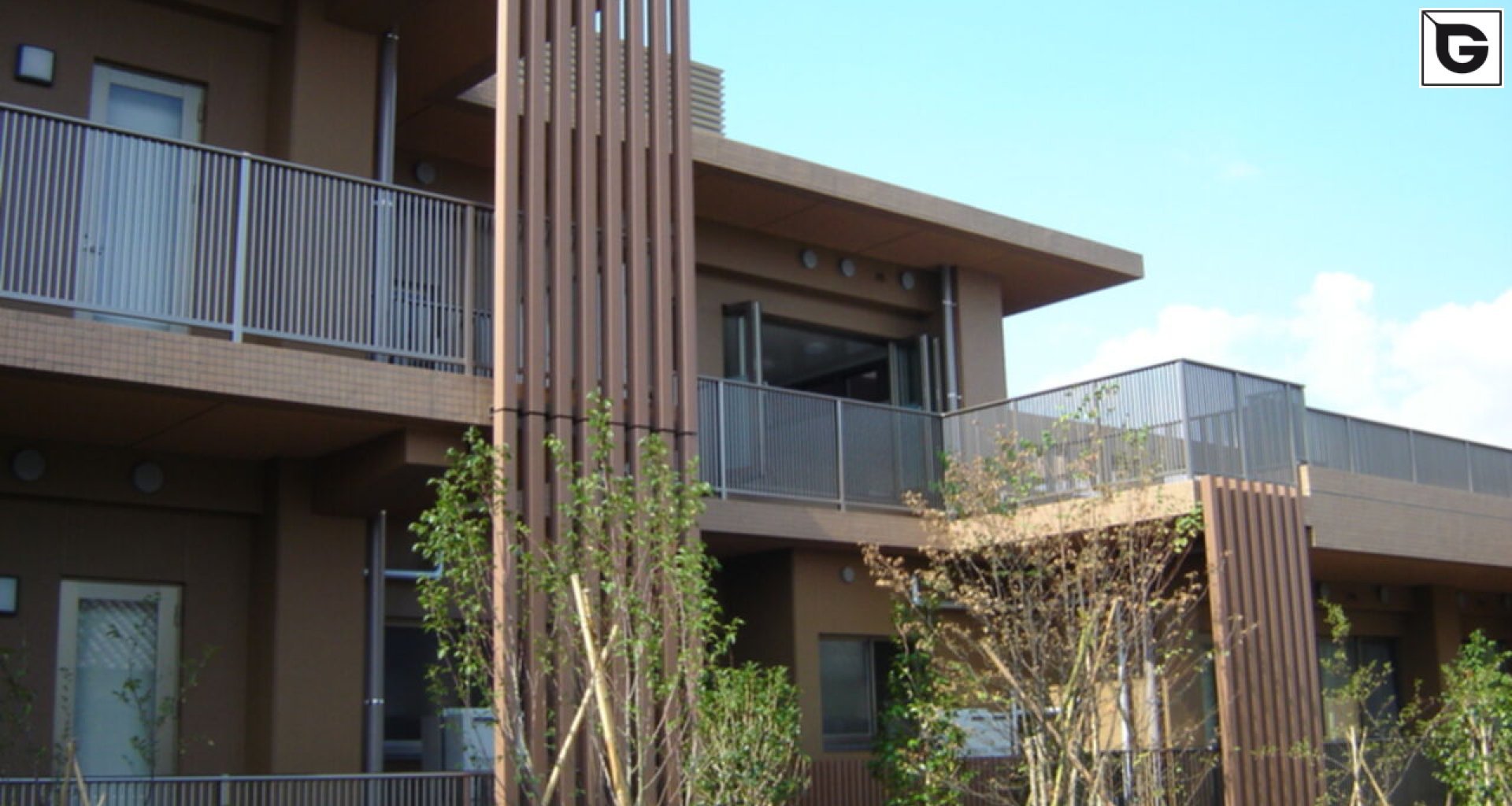 Wohngebäude_Vertical Sonnenschutz, jalousien_Krankenhaus, Arztpraxis