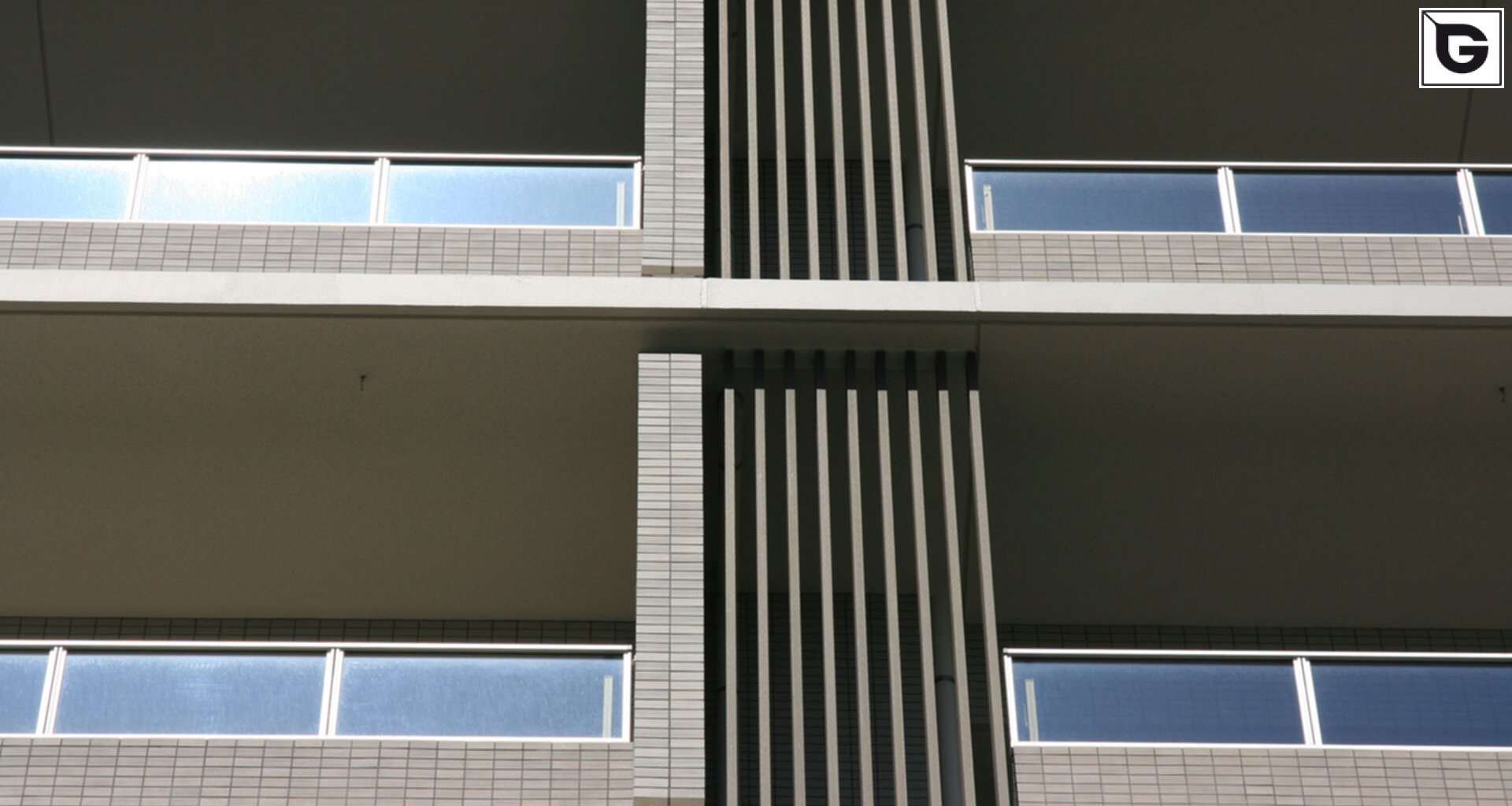 Wohngebäude_Vertical Sonnenschutz, jalousien_Wohnhaus
