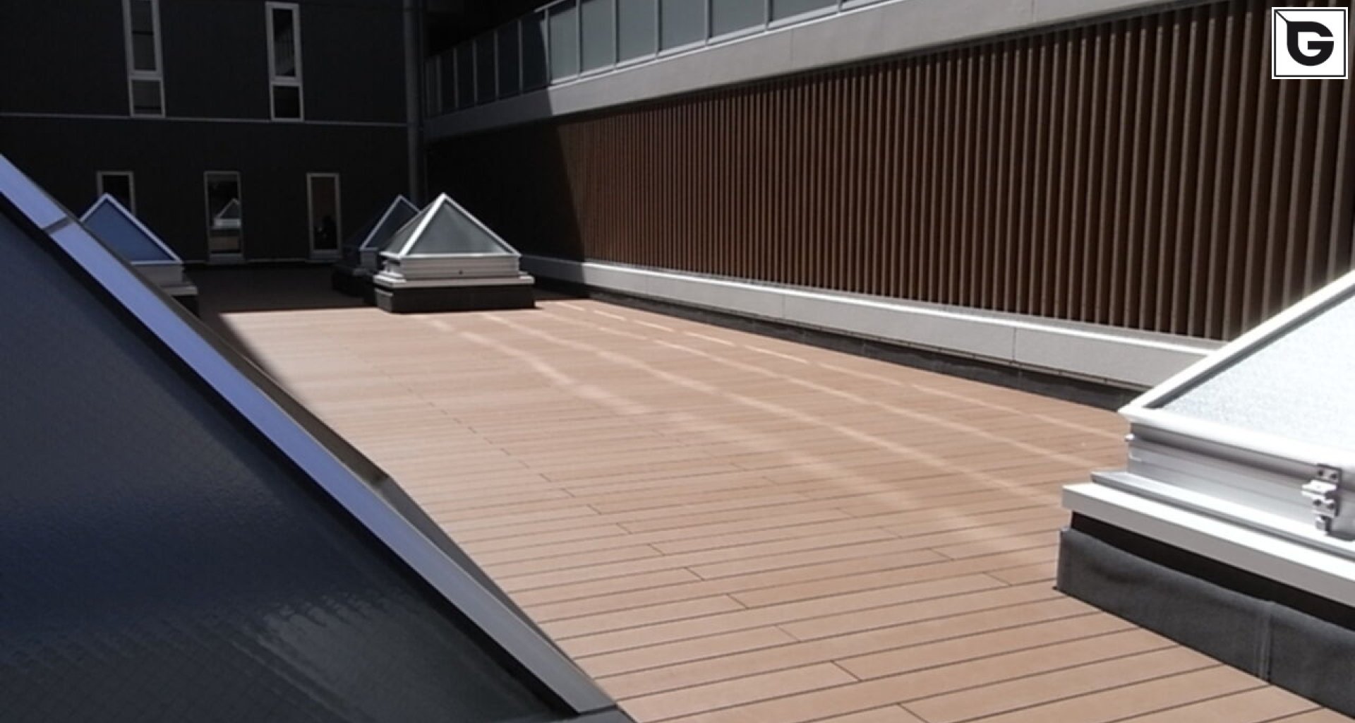 Wohngebäude_Vertical Sonnenschutz, jalousien_Wohnhaus