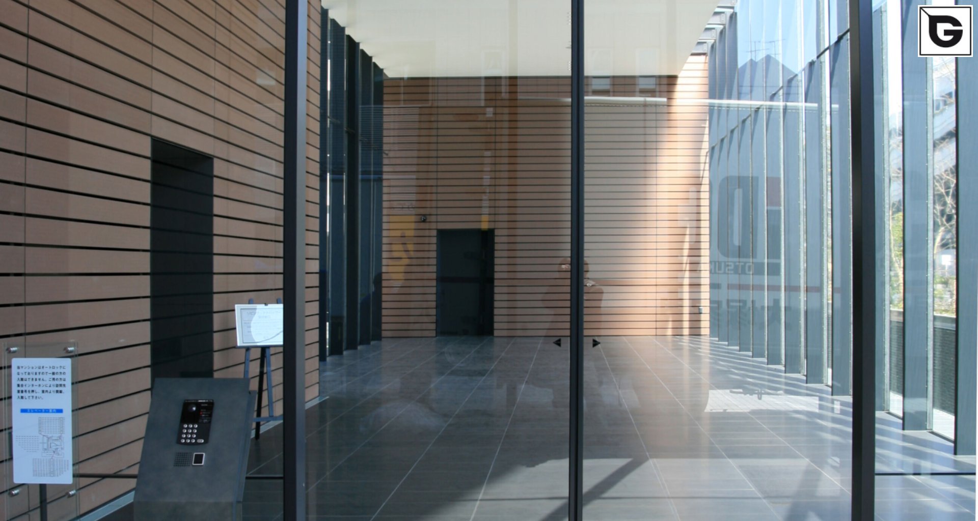 Wohngebäude_Offene Fassadenverkleidung - horiz._Wohnhaus