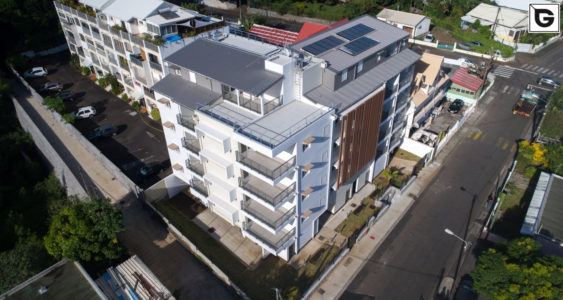 Wohngebäude_Vertical Sonnenschutz, jalousien_Wohnhaus