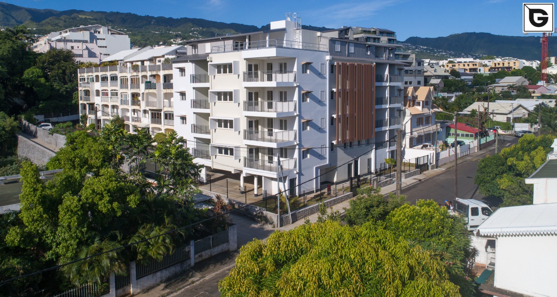 Wohngebäude_Vertical Sonnenschutz, jalousien_Wohnhaus