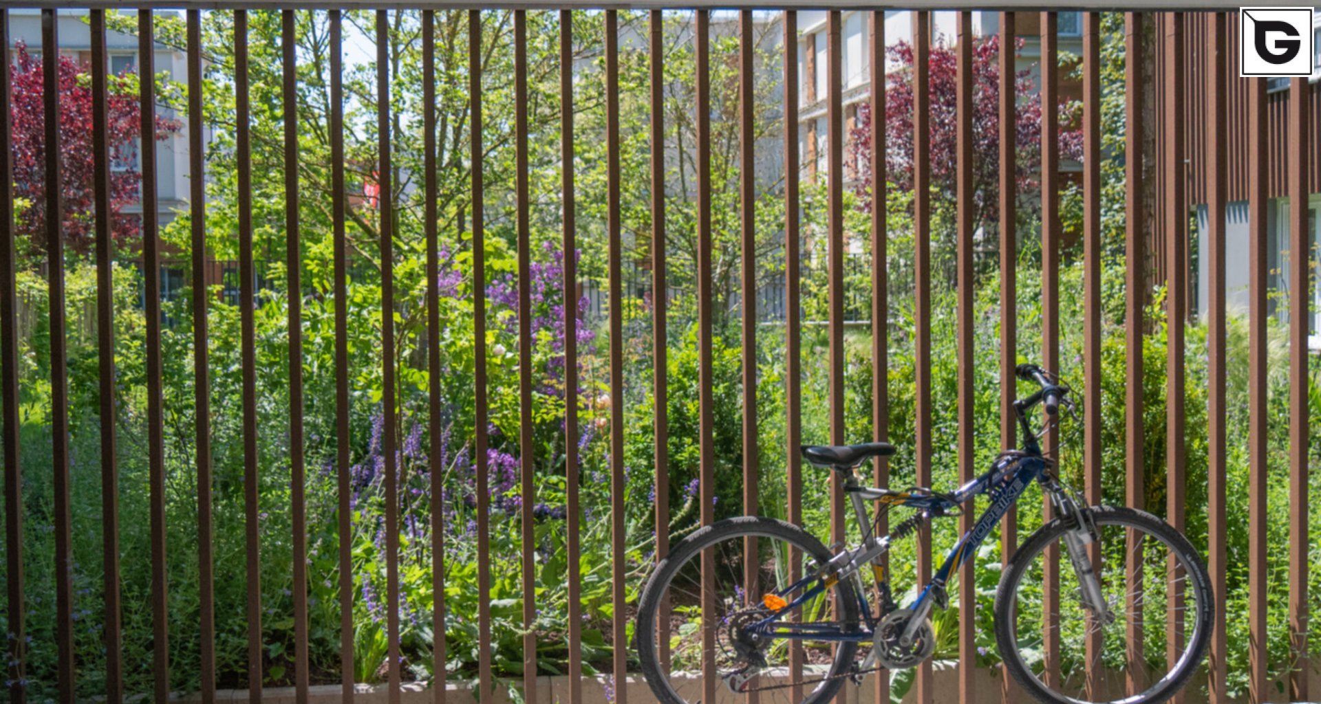 Wohngebäude_Geländer_Wohnhaus