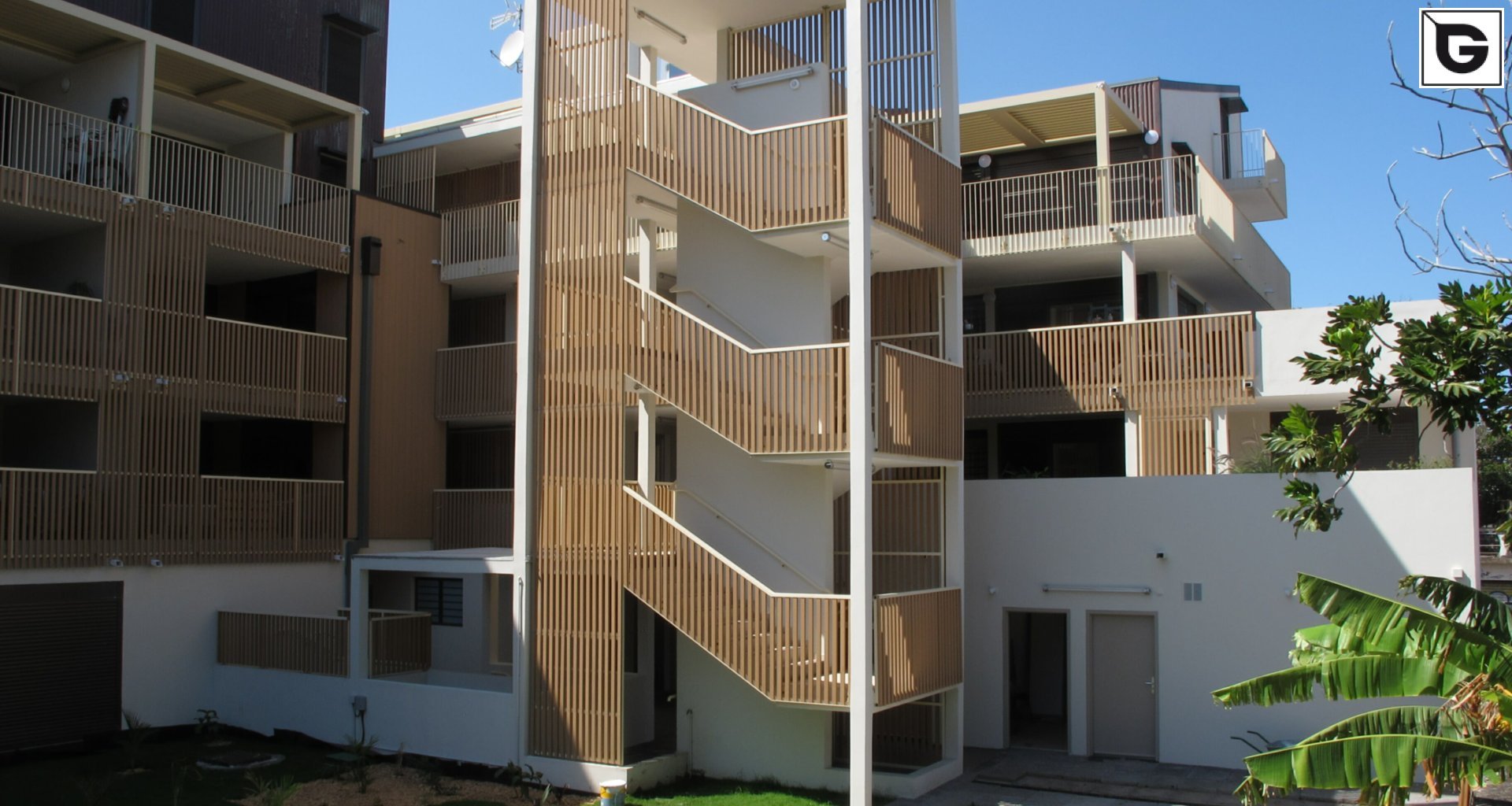 Wohngebäude_Geländer_Wohnhaus