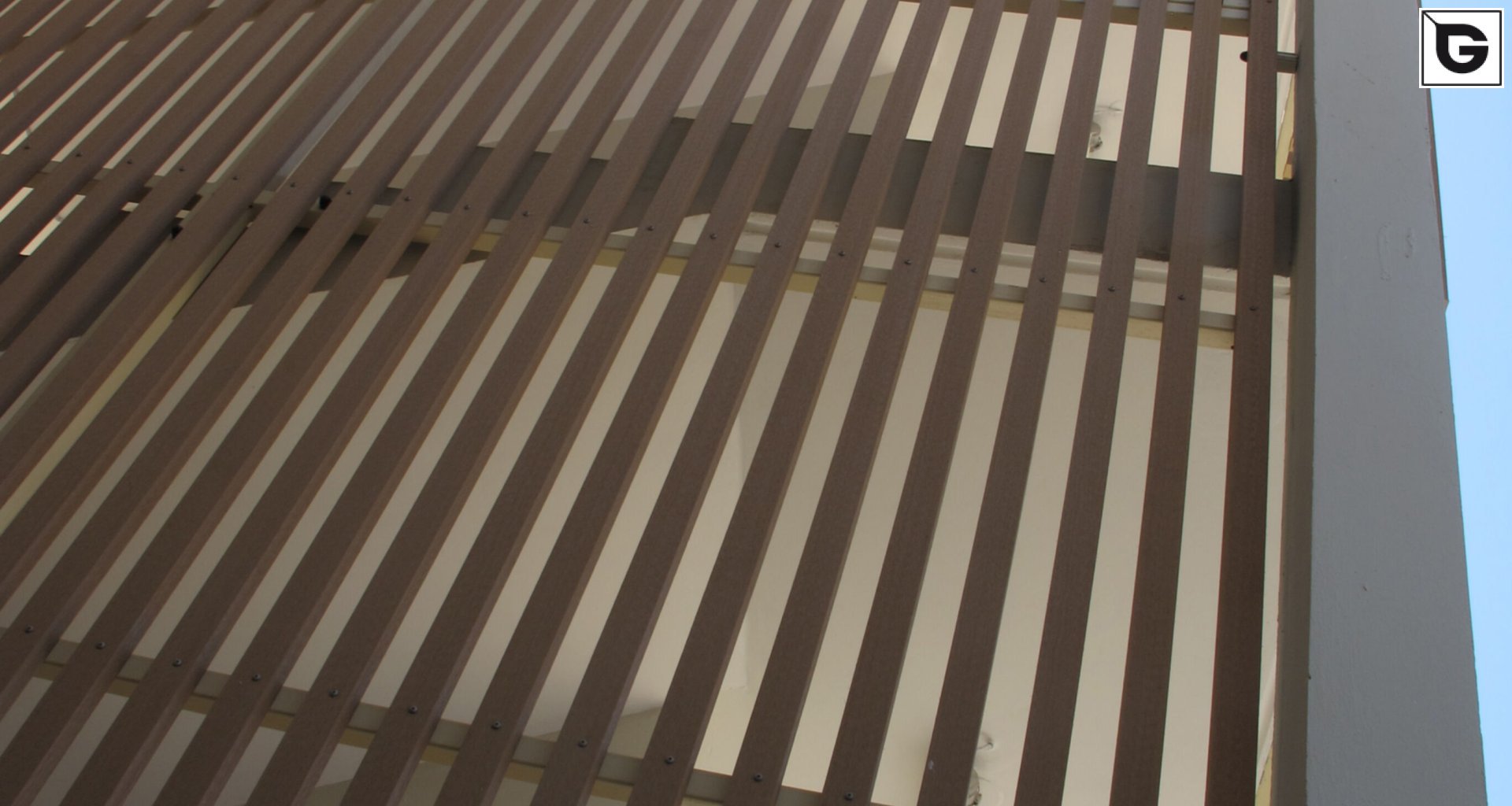 Wohngebäude_Geländer_Wohnhaus