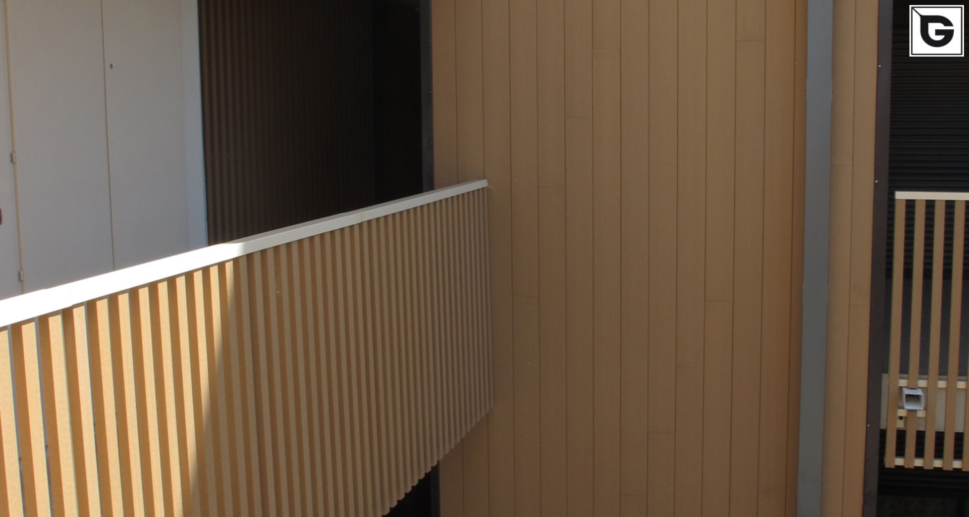 Wohngebäude_Geländer_Wohnhaus