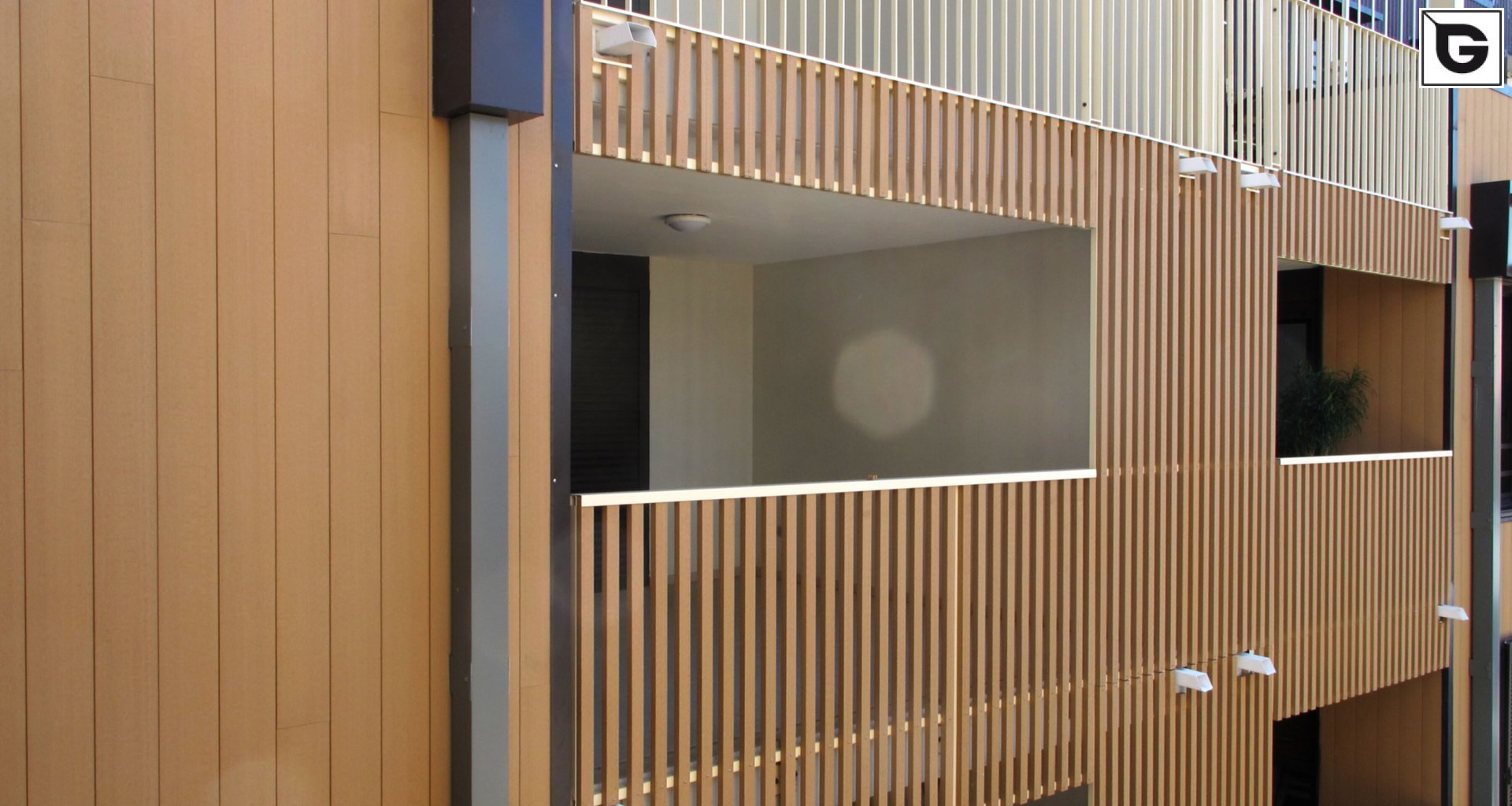 Wohngebäude_Geländer_Wohnhaus