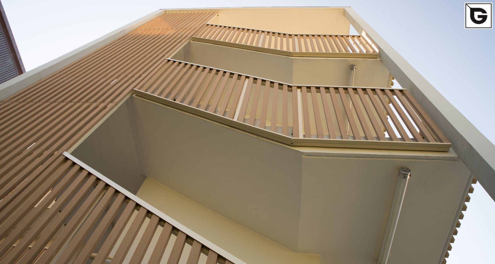 Wohngebäude_Geländer_Wohnhaus