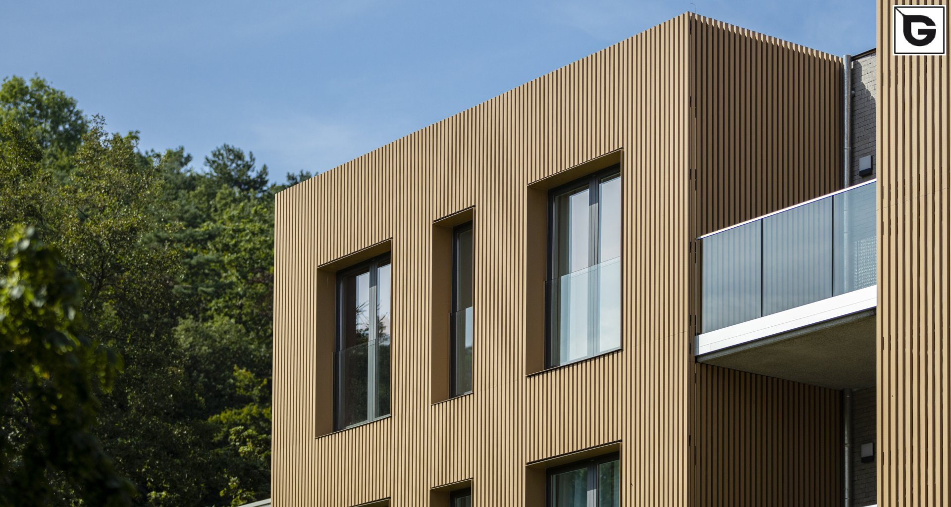 Wohngebäude_Offene Fassadenverkleidung - verti._Vorzeigeprojekte - Hybrid holz