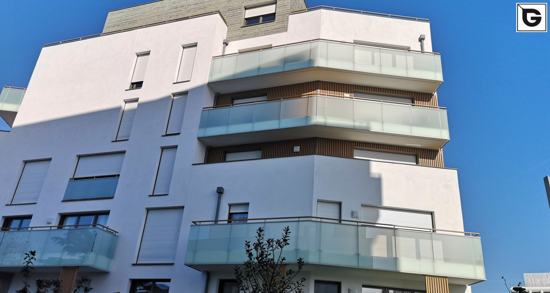 Wohngebäude_Offene Fassadenverkleidung - verti._Wohnhaus