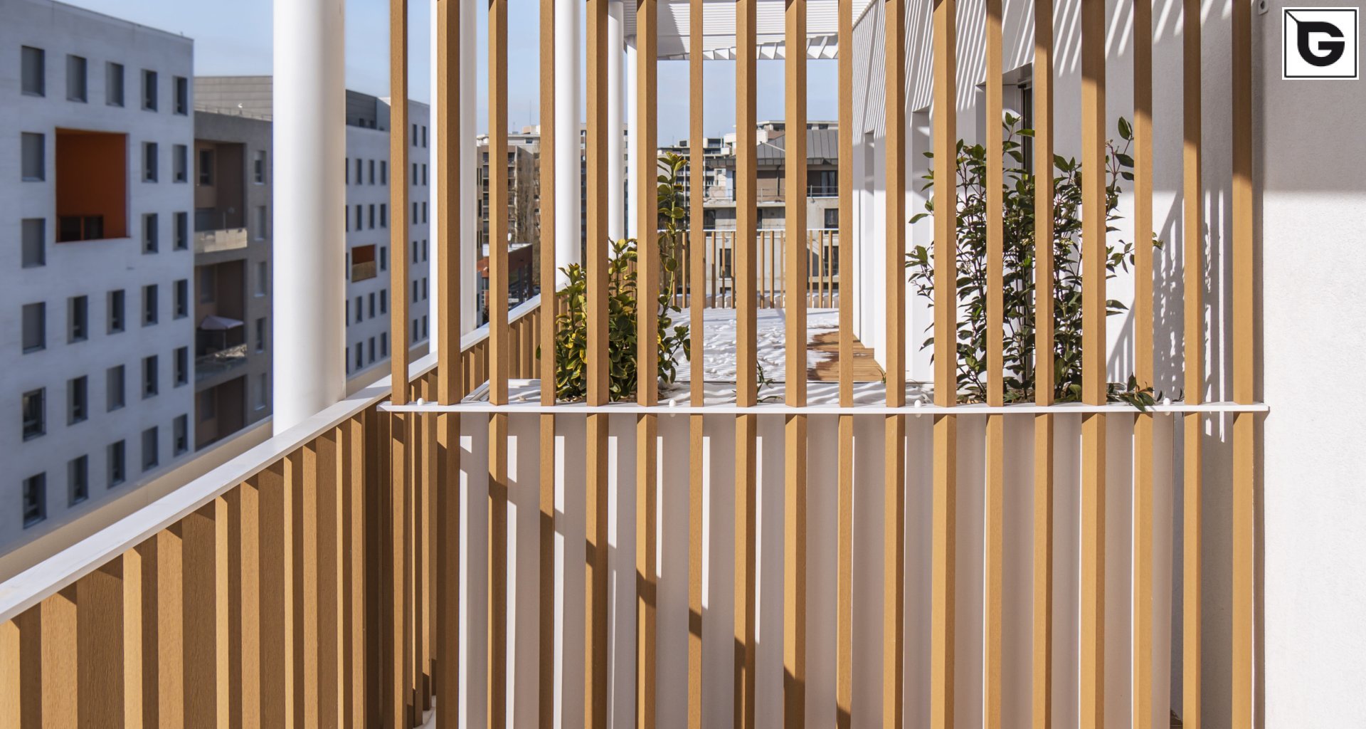 Wohngebäude_Geländer_Wohnhaus