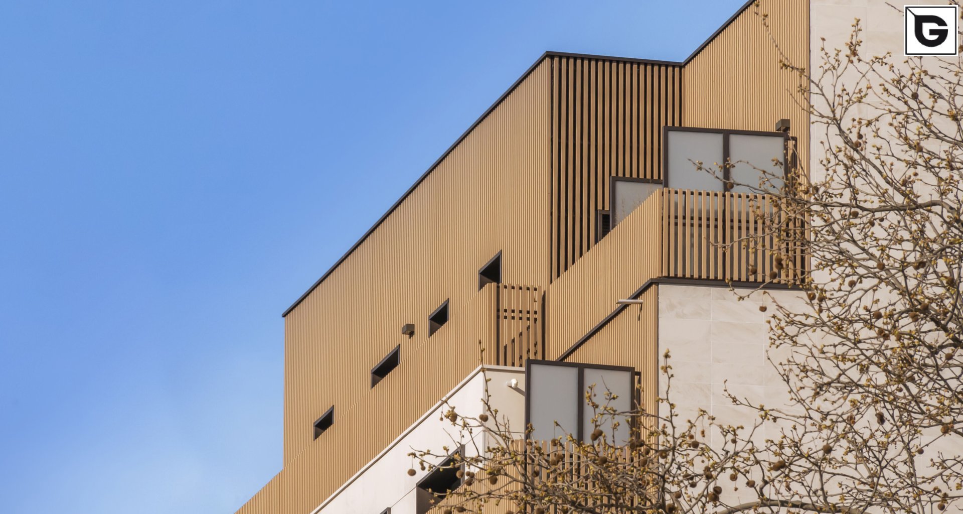 Wohngebäude_Geländer_Wohnhaus