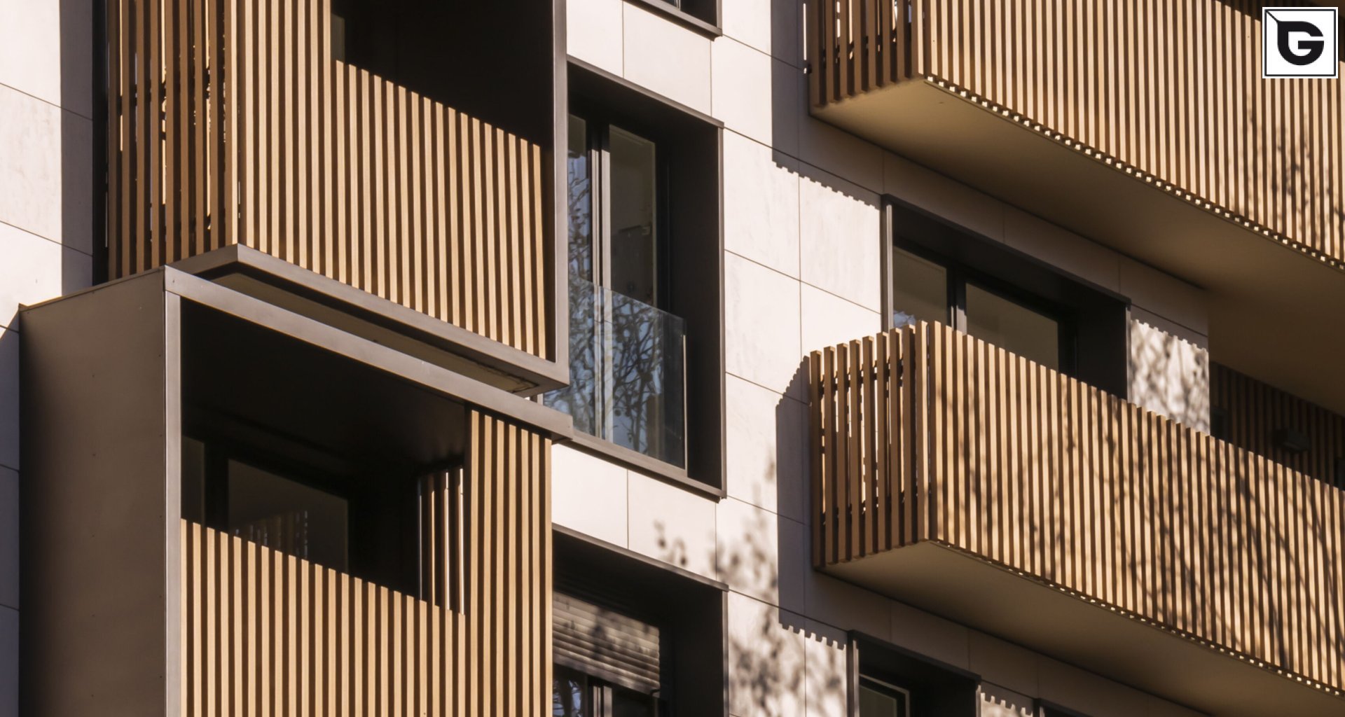 Wohngebäude_Geländer_Wohnhaus