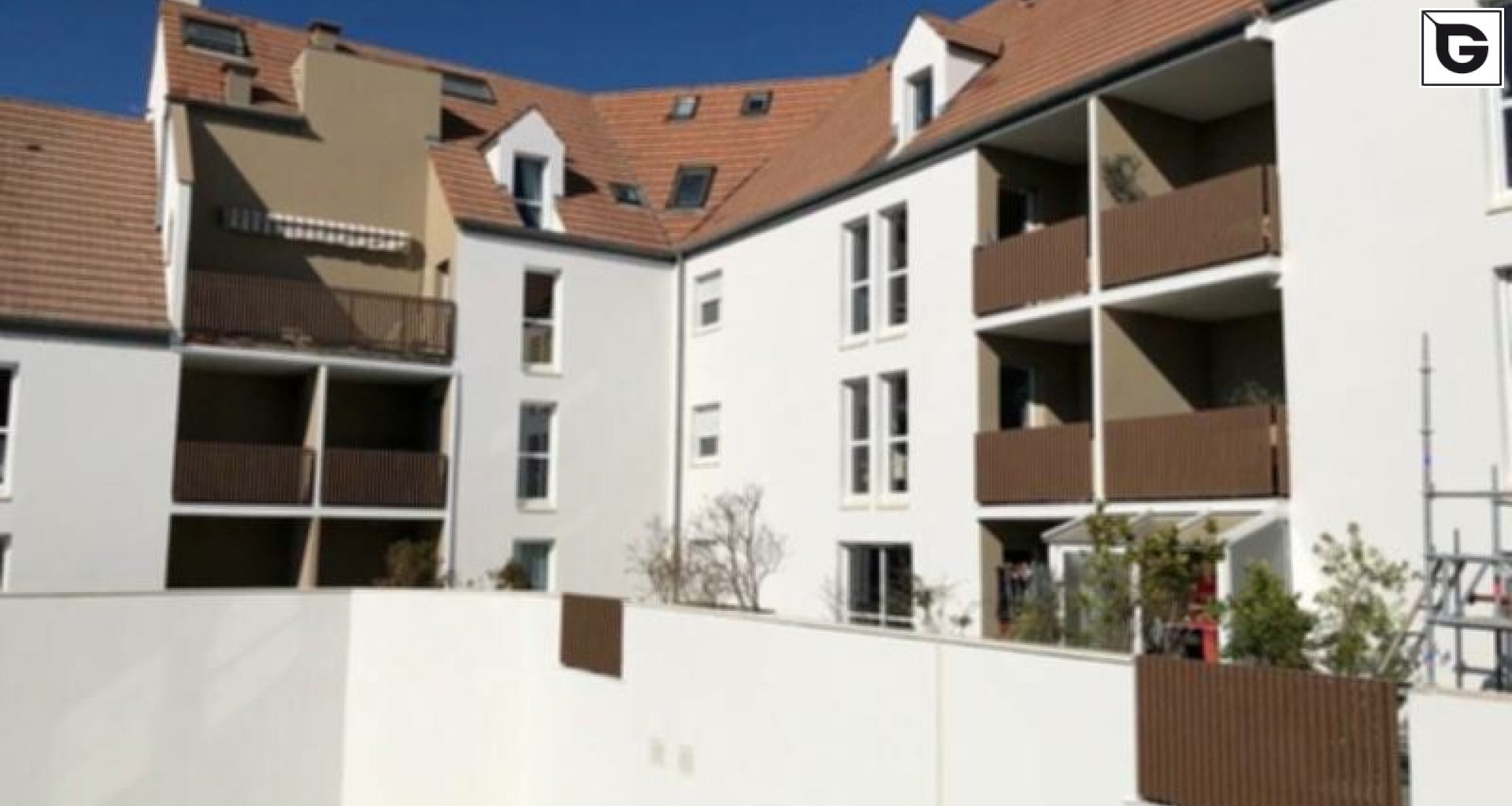 Wohngebäude_Geländer_Wohnhaus