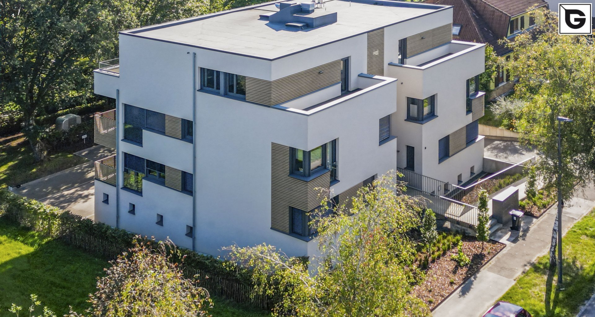 Wohngebäude_Offene Fassadenverkleidung - horiz._Wohnhaus