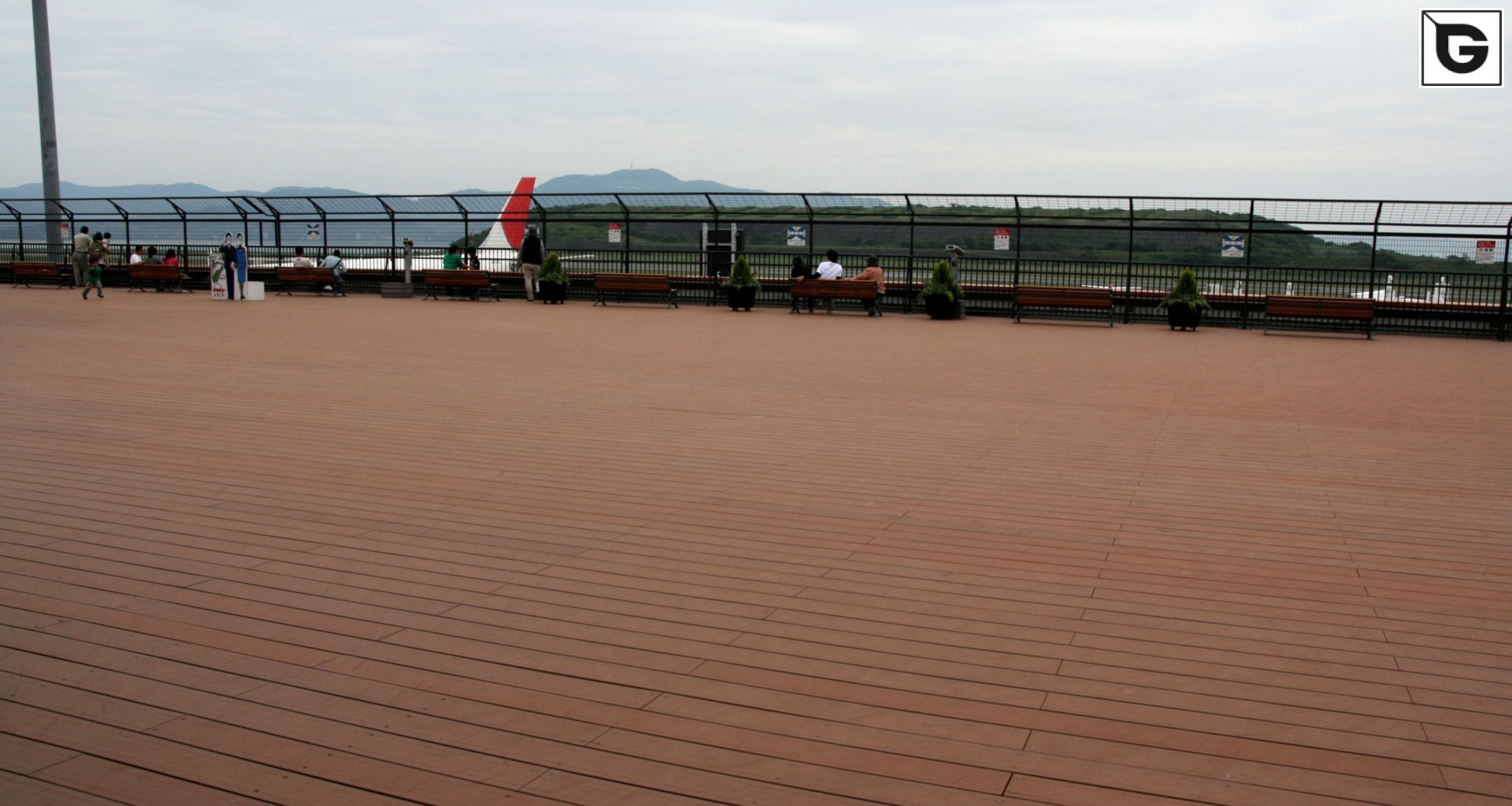 Transport-Einrichtungen_Terrasse Gewerbliche Nutzung_Flughafen, Bahnhof