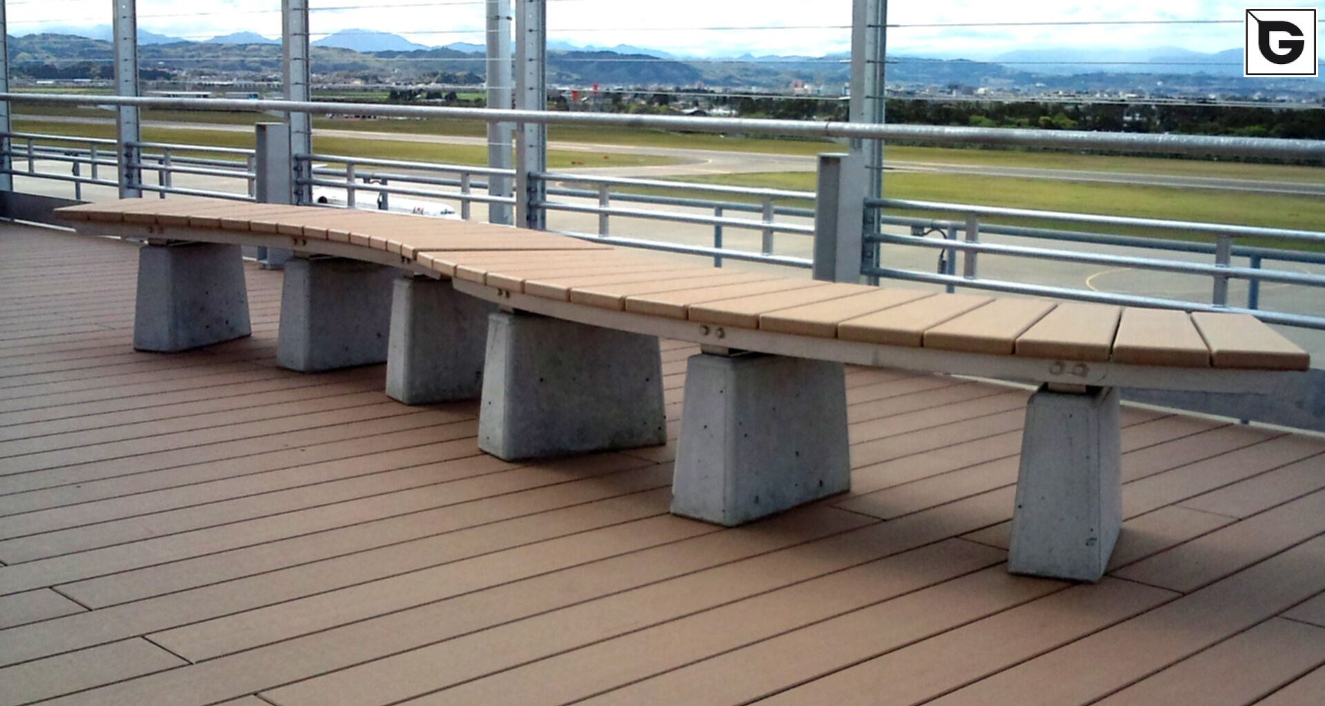 Transport-Einrichtungen_Terrasse Gewerbliche Nutzung_Flughafen, Bahnhof