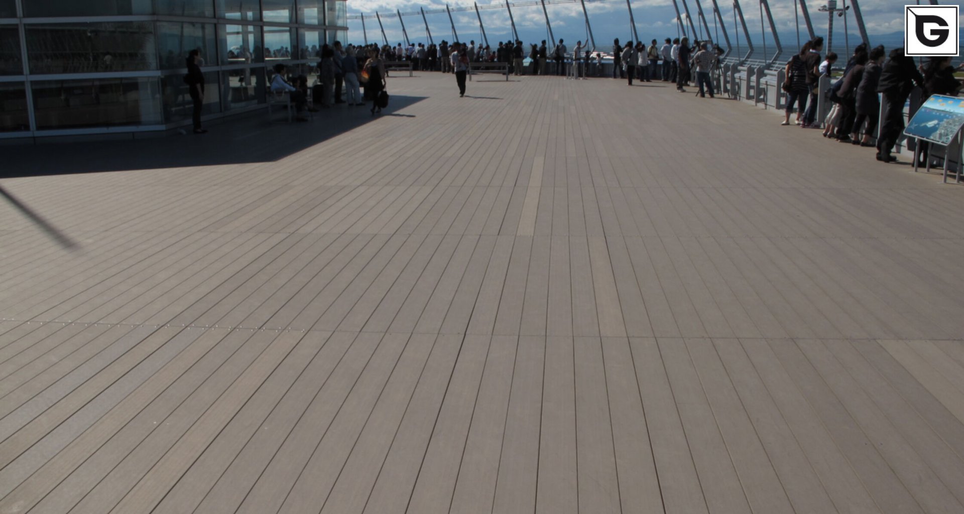 Transport-Einrichtungen_Terrasse Gewerbliche Nutzung_Vorzeigeprojekte - WPC holz 