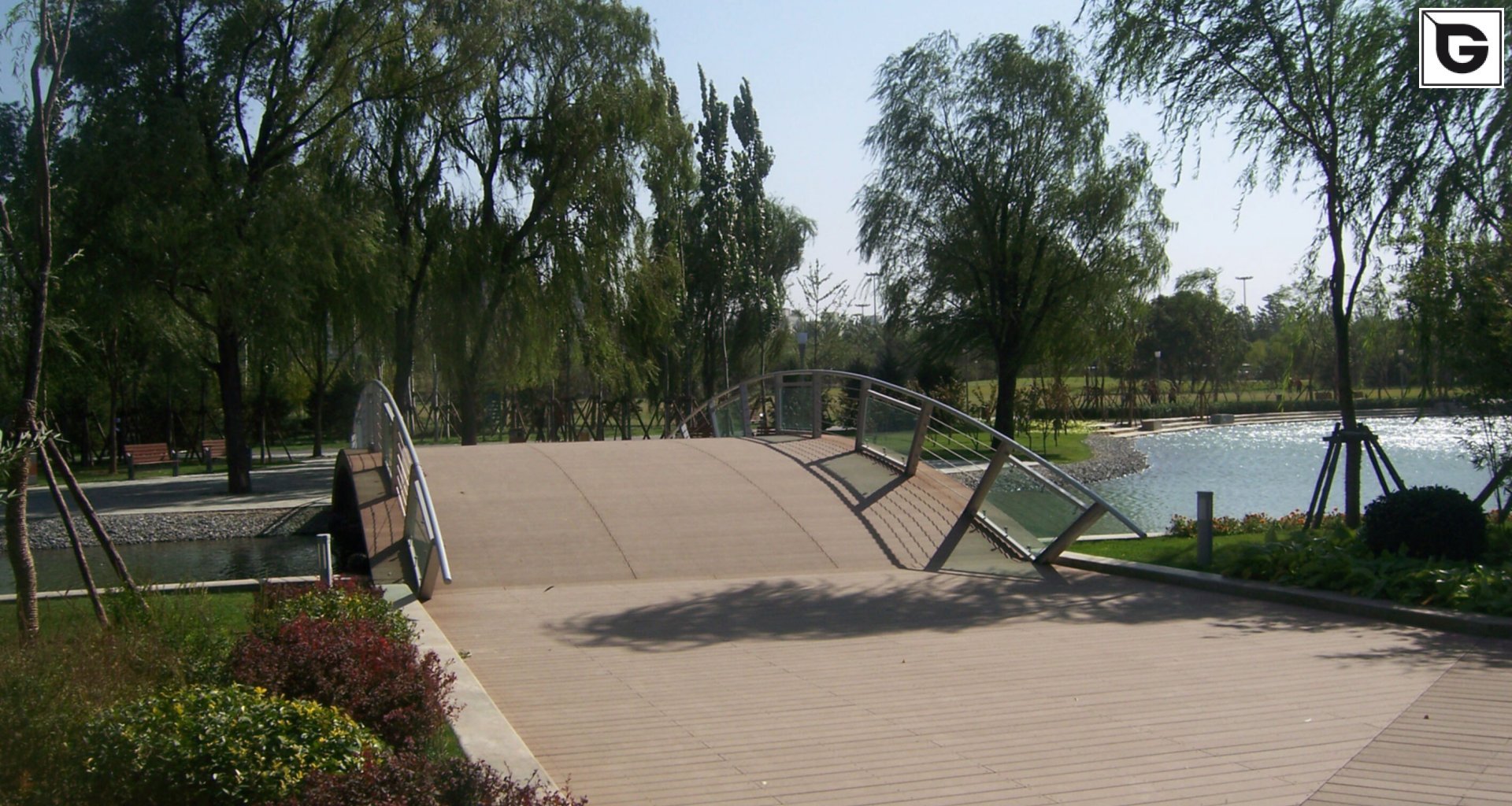 Transport-Einrichtungen_Brücken, Rampen, Gehweg_Brücke