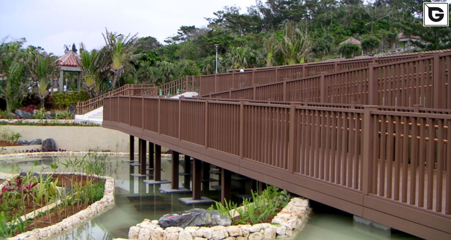 Transport-Einrichtungen_Brücken, Rampen, Gehweg_Brücke