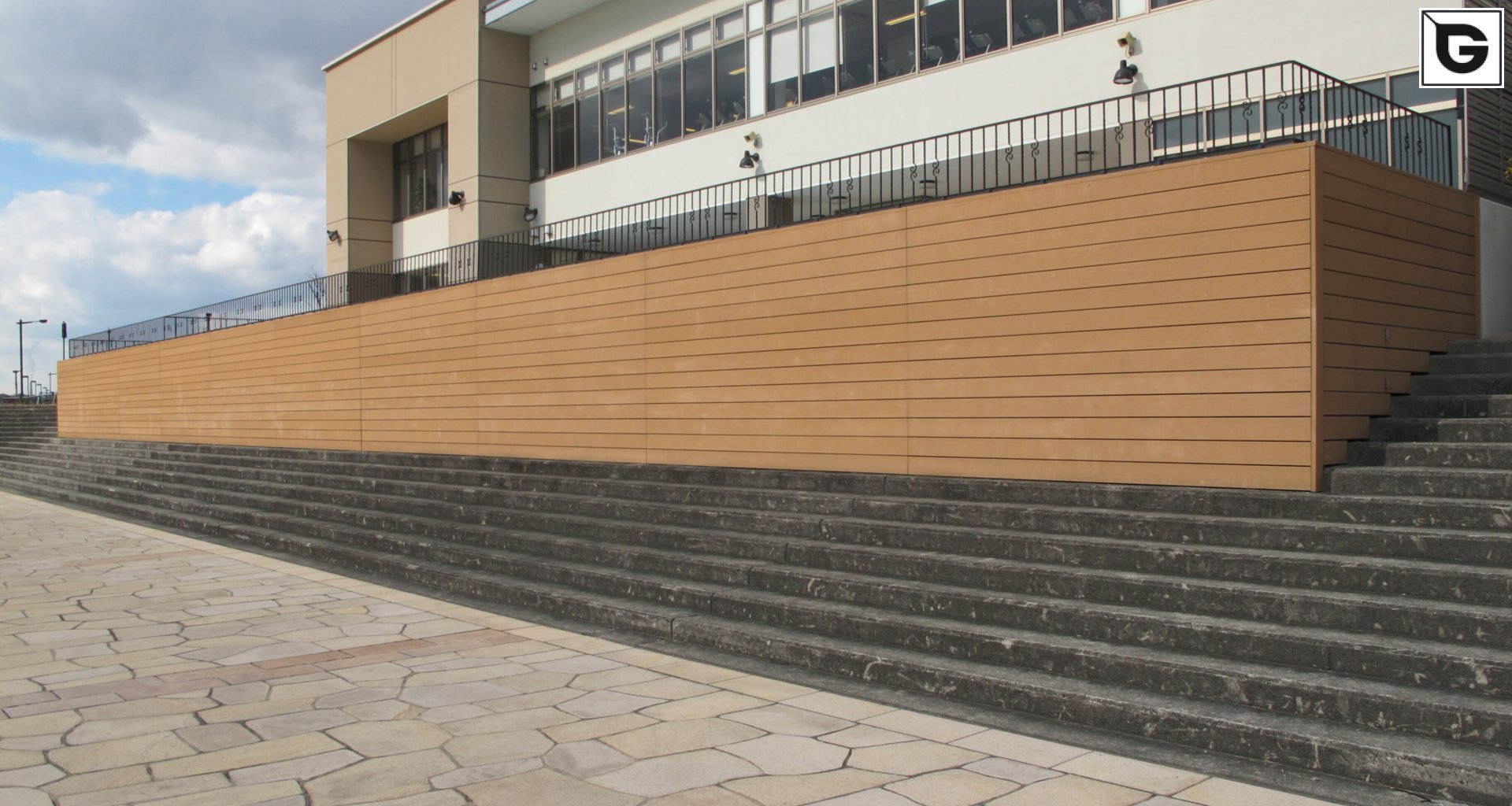 Transport-Einrichtungen_Fassadenverkleidung - horizontal_Am Wasser entlang