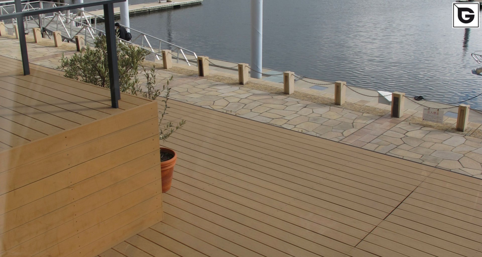 Transport-Einrichtungen_Fassadenverkleidung - horizontal_Am Wasser entlang