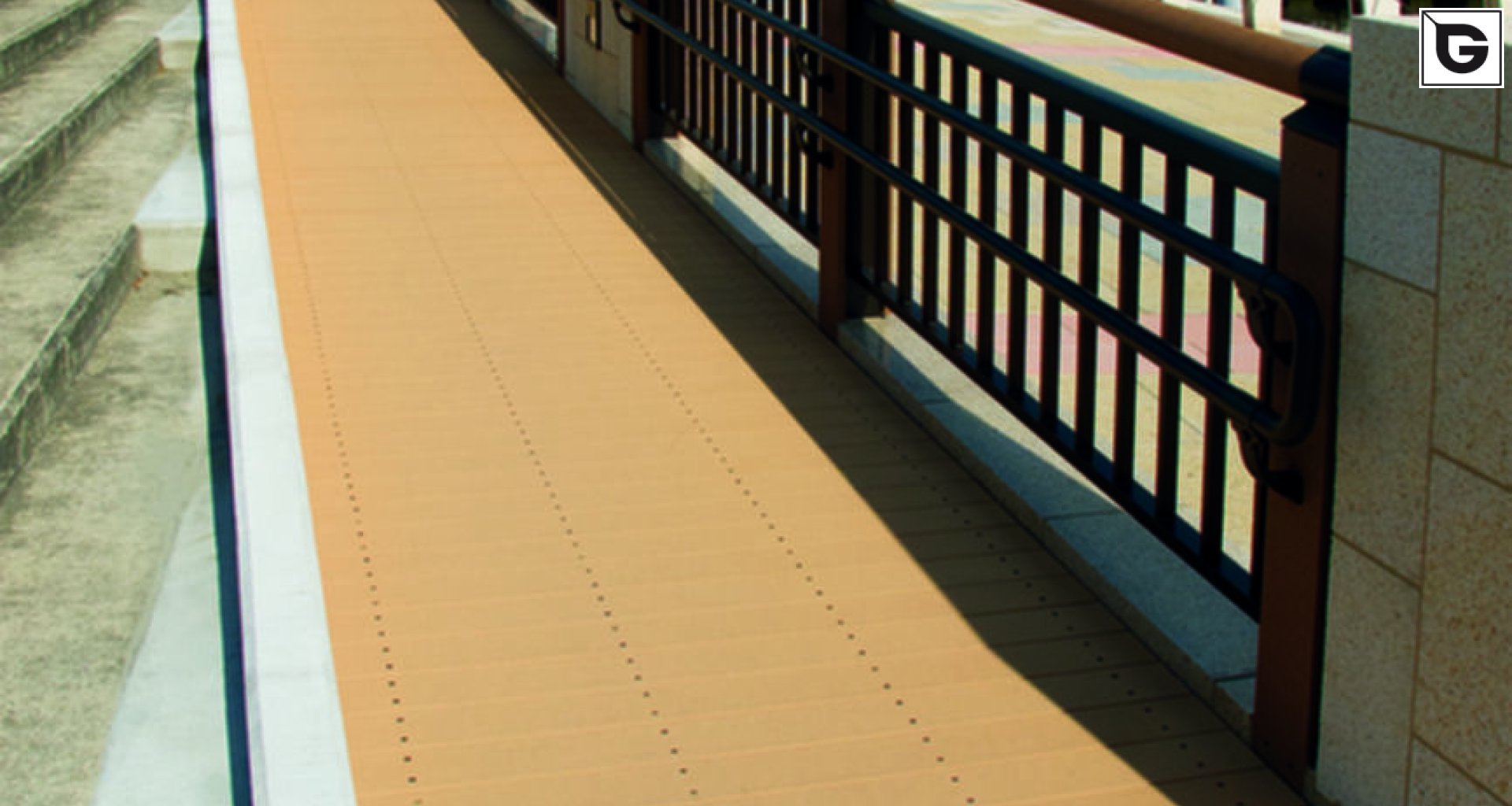 Transport-Einrichtungen_Brücken, Rampen, Gehweg_Am Wasser entlang