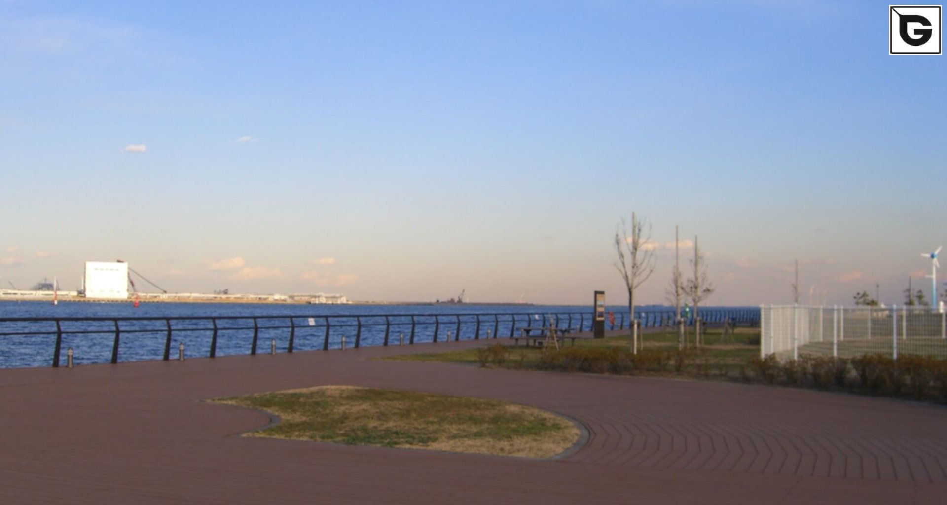 Transport-Einrichtungen_Stege, Bootsanleger_Am Wasser entlang