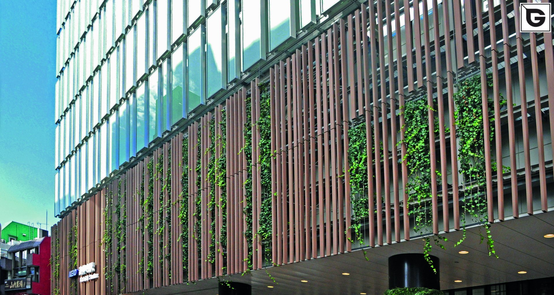 Transport-Einrichtungen_Offene Fassadenverkleidung - verti._Flughafen, Bahnhof