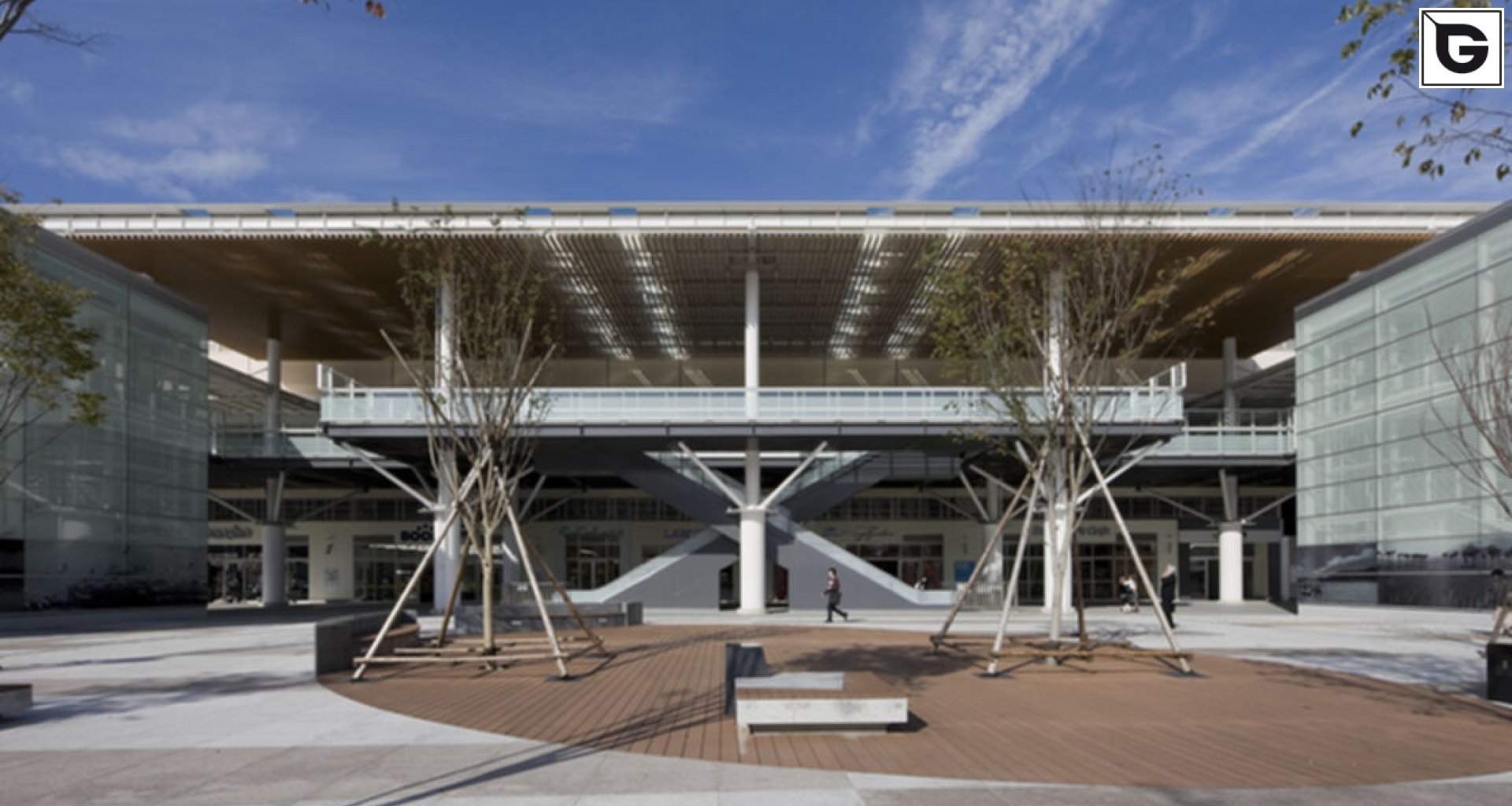 Transport-Einrichtungen_Pergola, Dachüberstand, Dach_Flughafen, Bahnhof