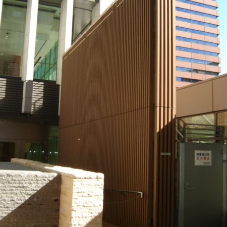 Verwaltungsgebäude_Offene Fassadenverkleidung - verti._Büros