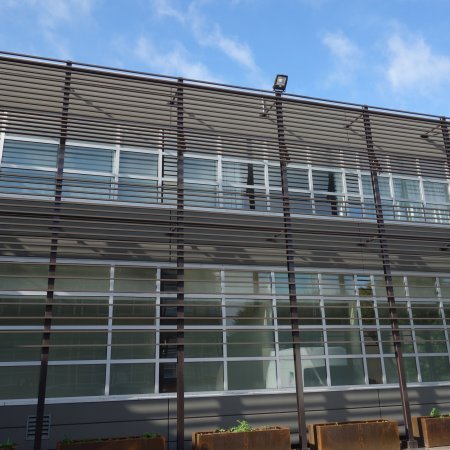 Institutionelle Einrichtungen_Horizontal Sonnenschutz, jalousien_Gebogene Profilen